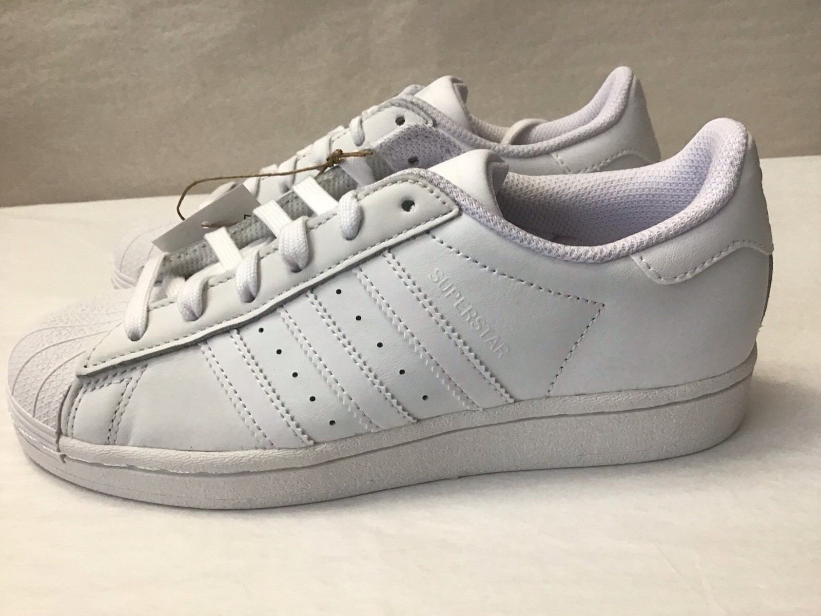 New Adidas Women Size 5.5 Original Superstar W Sneaker Shoes White FV3285 Laces