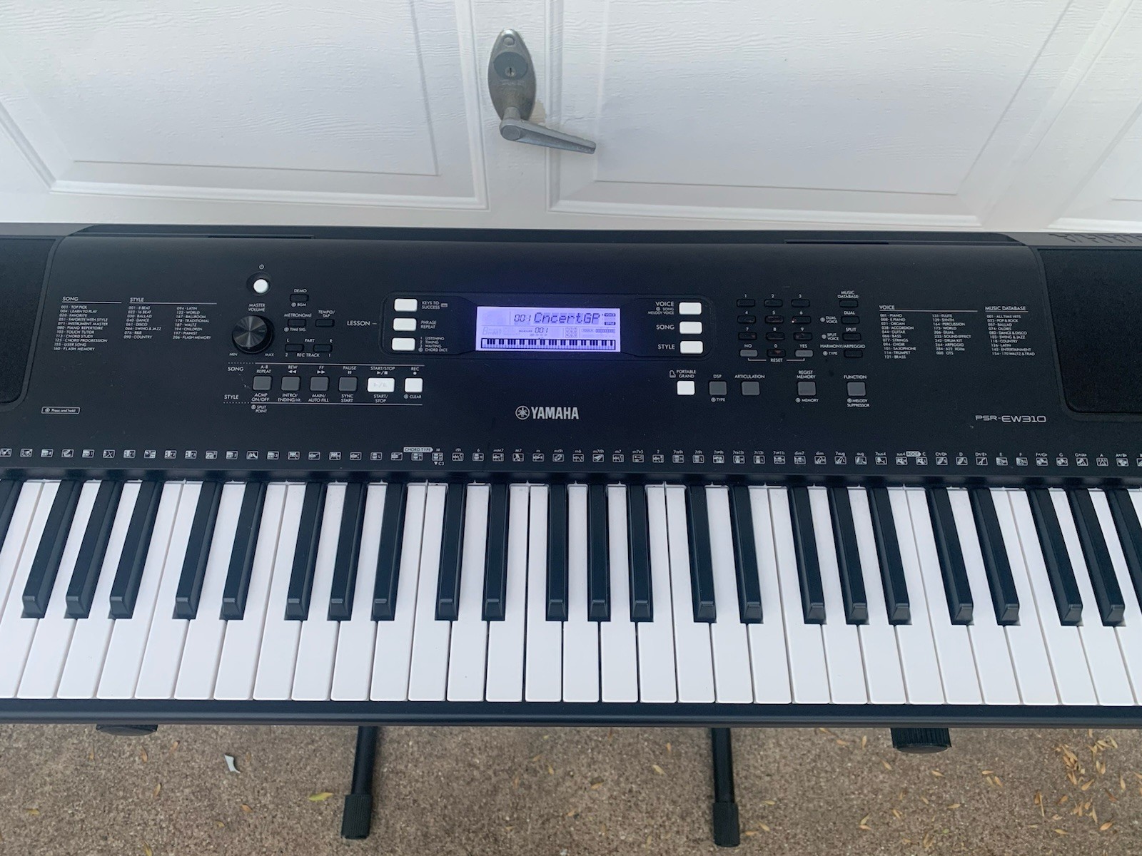 Yamaha PSR-EW310 76-Key Touch-Sensitive Portable Keyboard + Pro-Line PL2KD Stand