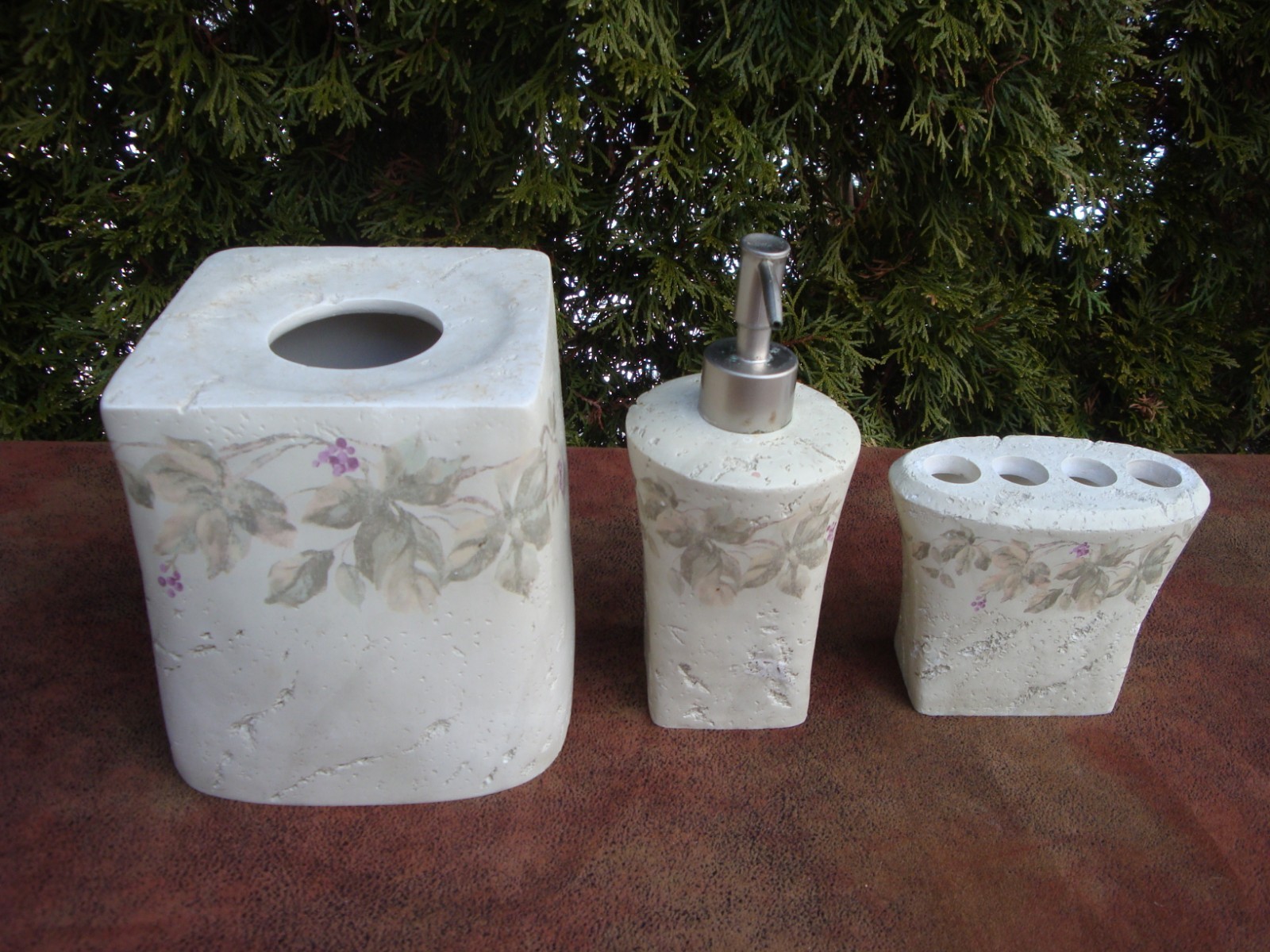 Croscill Ivy 3 pc Bath Accessory Set