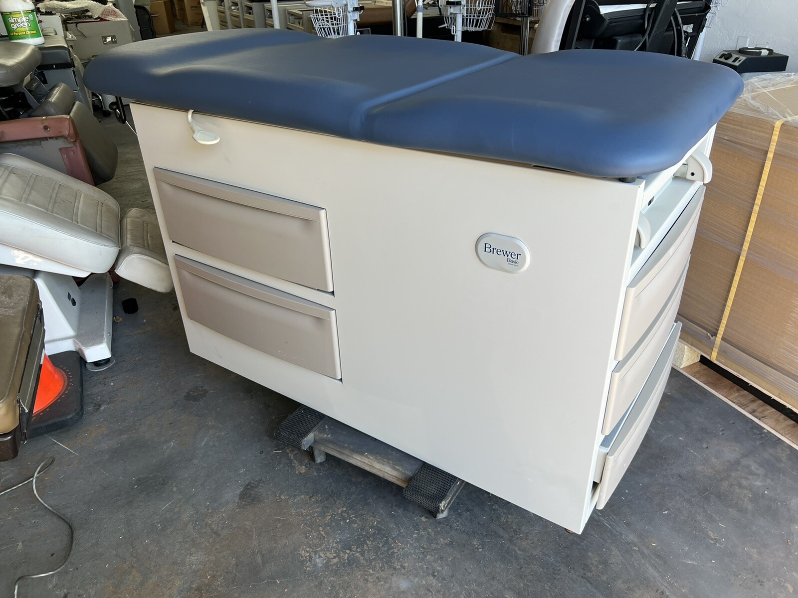 Brewer 4000 Basic Exam Table, Blue Fog - READ DESCRIPTION