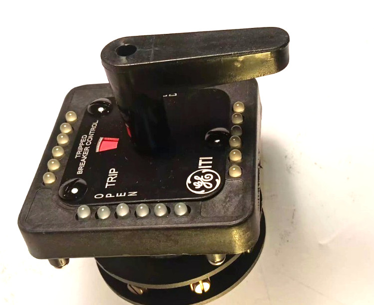GE ITI 952438D-L4R120 Circuit Breaker Control Switch
