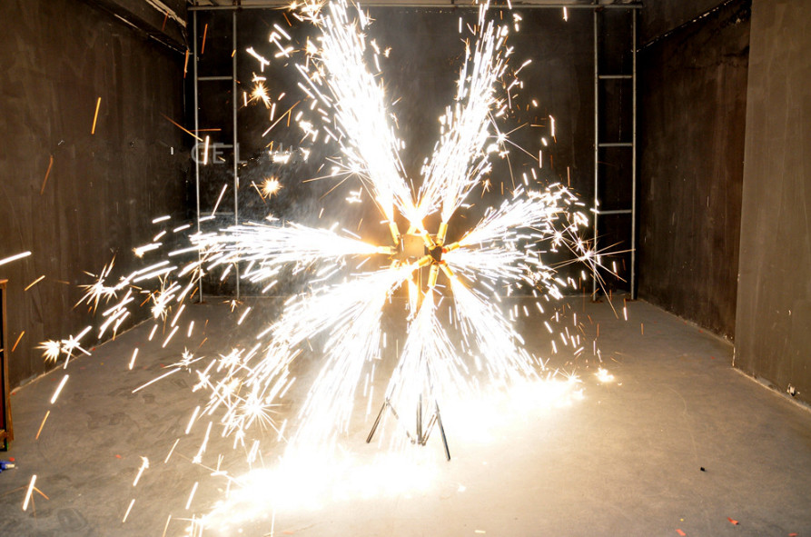 Rotation Cold Spark Firework Machine Sparkler Effect with Stand Wedding Stage