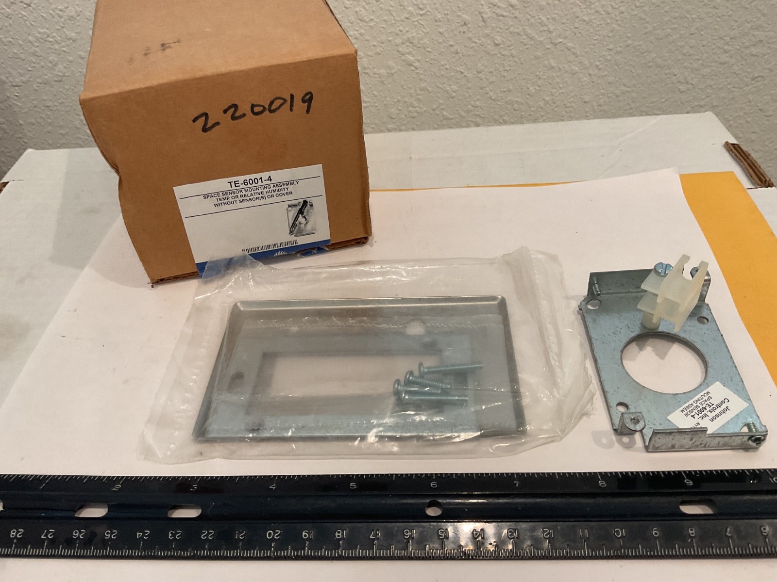 New Johnson Controls TE 6001-4 Mounting Assembly