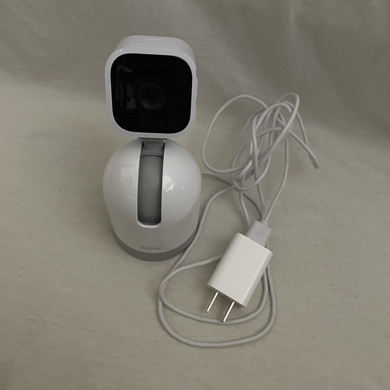 BLINK (BAE041000U) Mini Pan-Tilt Rotating Mini Indoor Security Cam