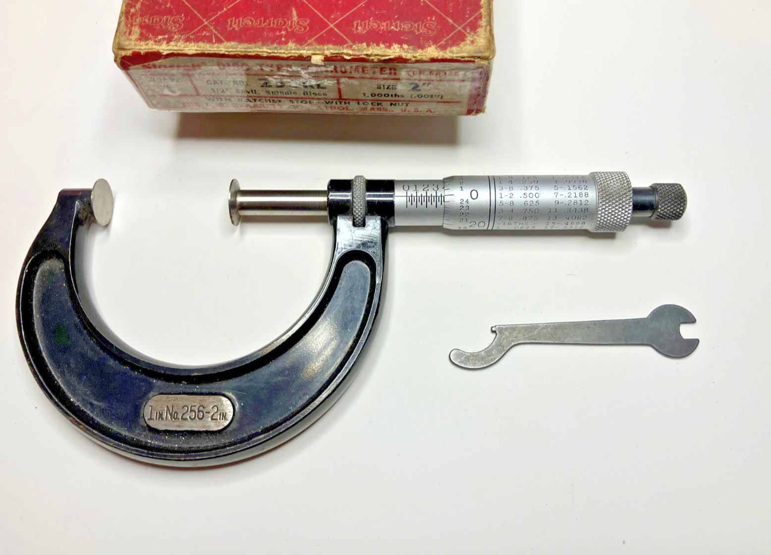 Preowned Starrett Disc Micrometer.     (1-2" range.)       In pristine condition