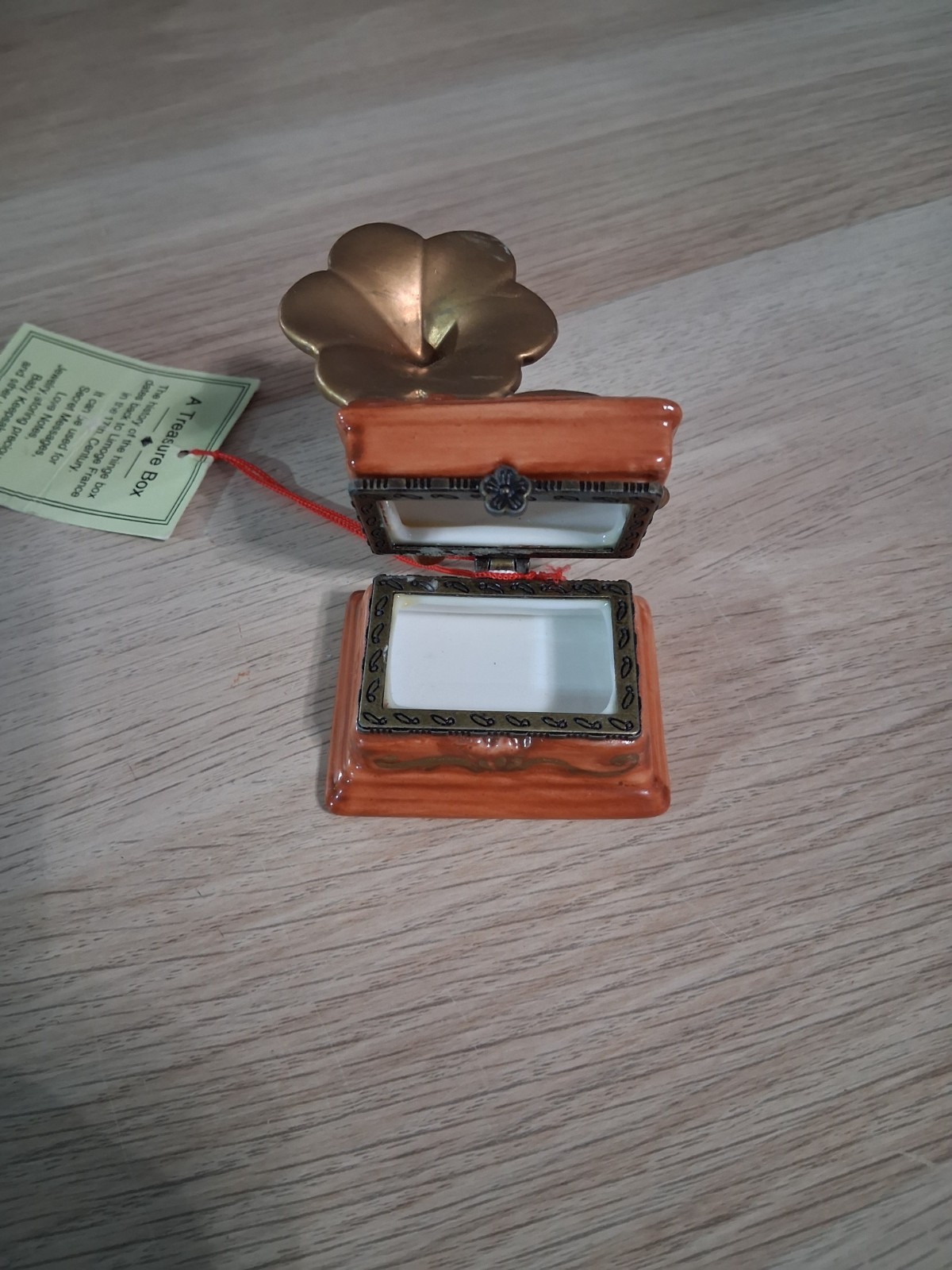 Miniature note treasure box
