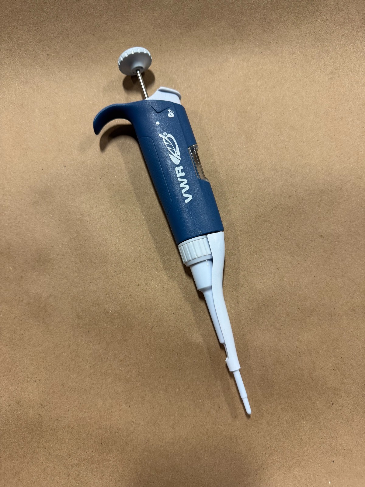 VWR 0.5-10 uL 1 mL ADJUSTABLE SINGLE CHANNEL PIPETTE