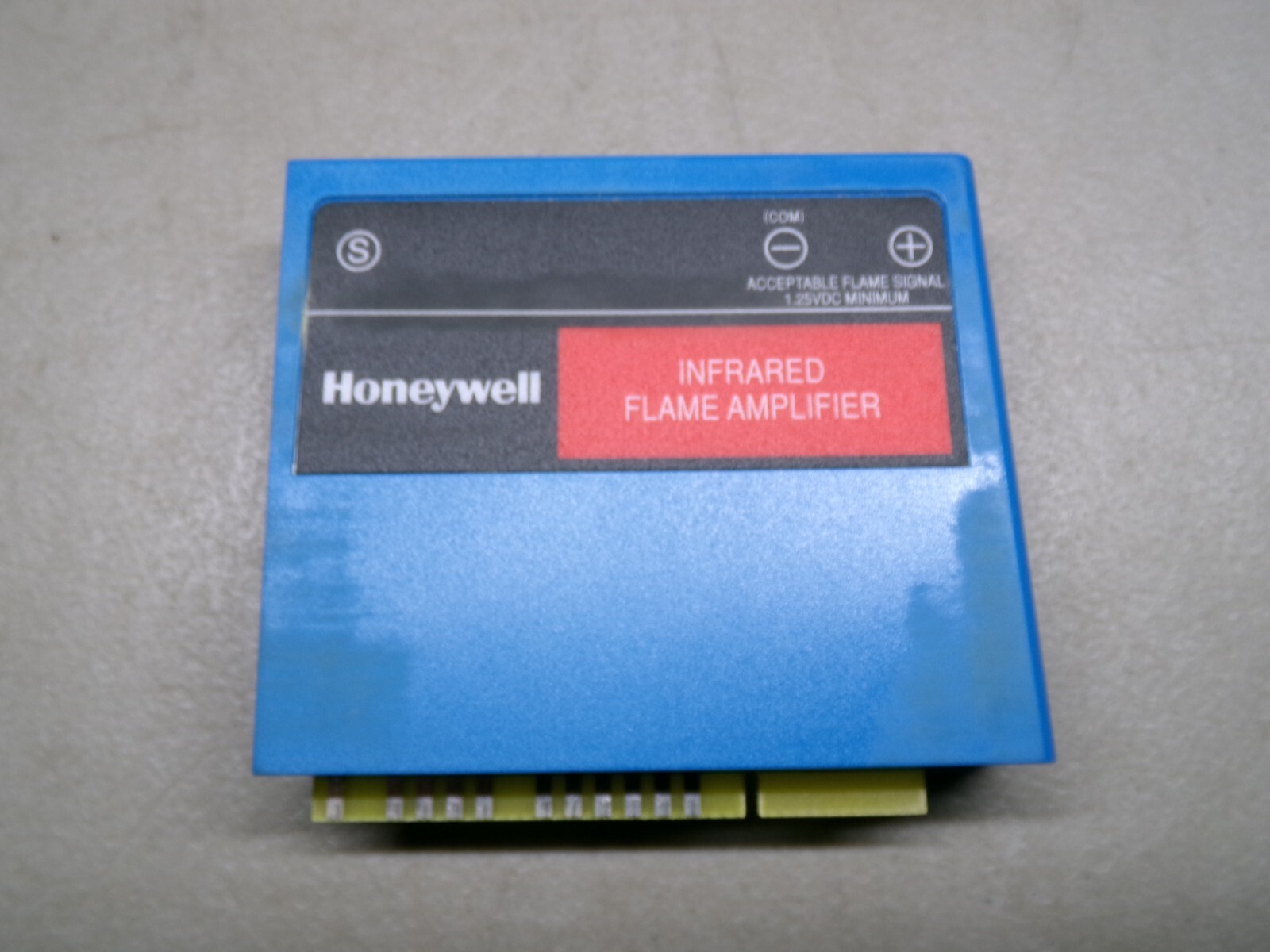HONEYWELL R7848A1008 INFRARED FLAME AMPLIFIER