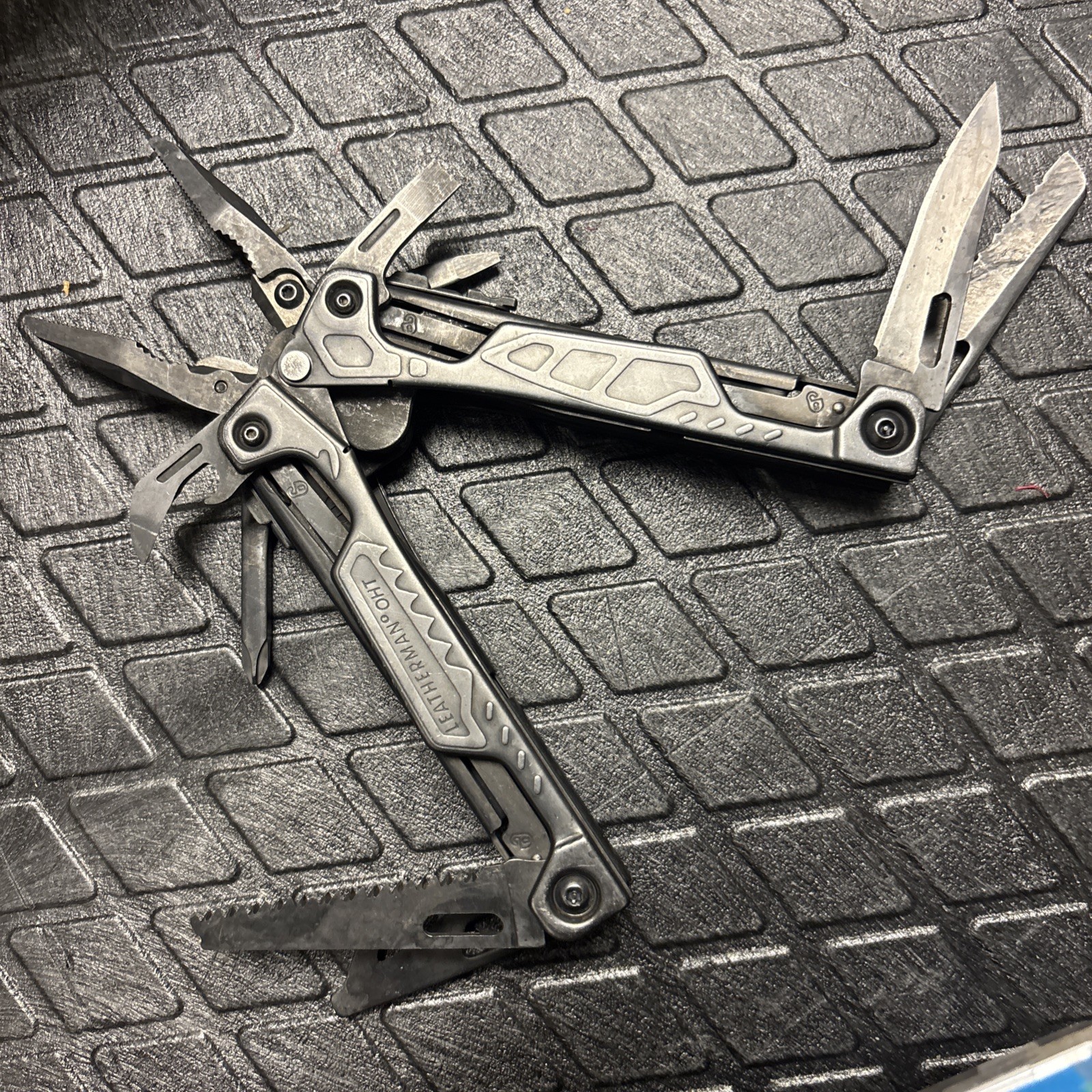 Leatherman OHT One Hand Tool Multitool - Black Oxide, Nice!
