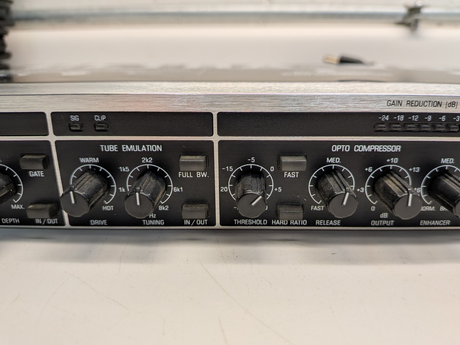 Behringer VX2000 Ultra-Voice Pro Mic Preamp / Voice Processor