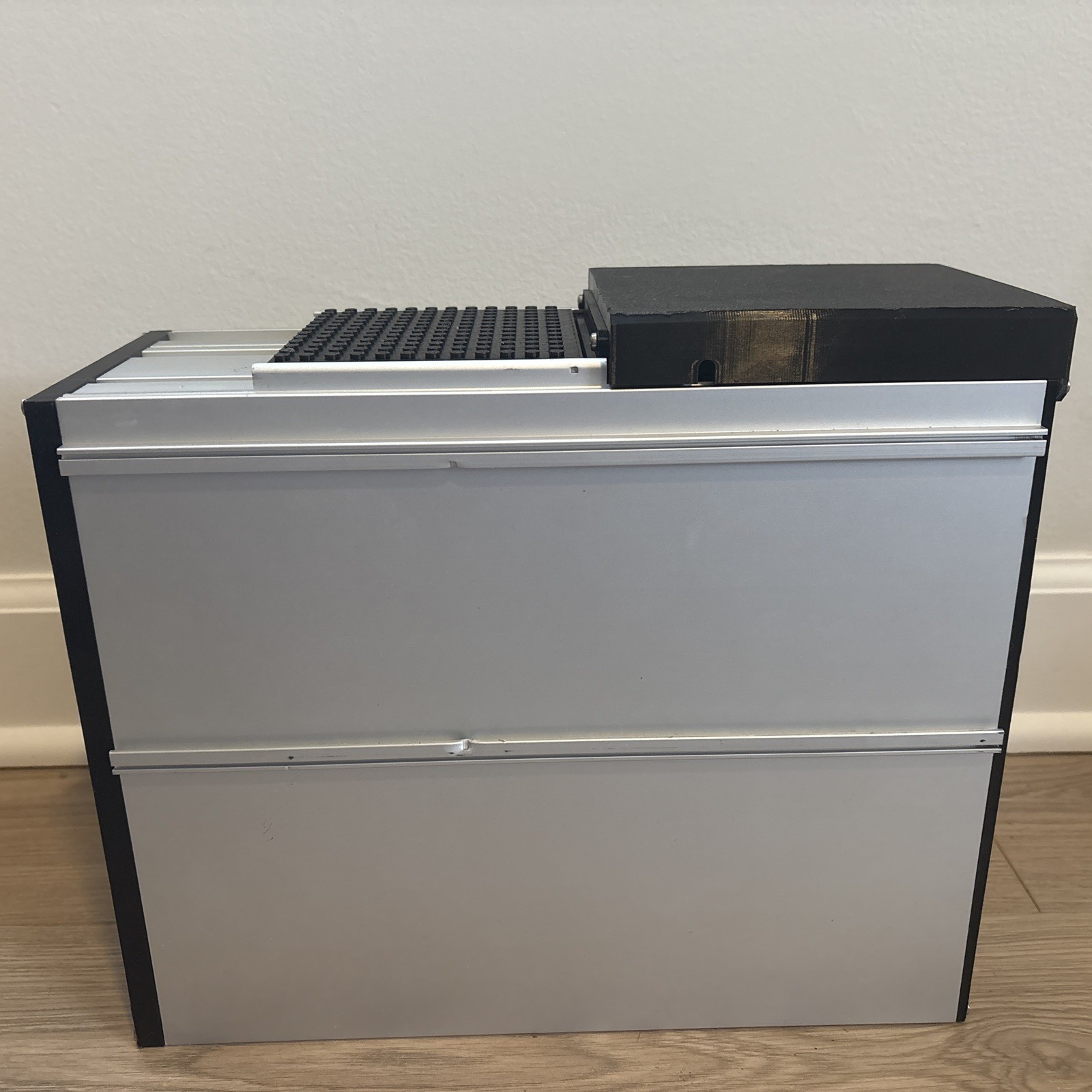 Antminer S19 Slim, J Pro Model 120 V, 28.5th 750w  Bitcoin Miner / Heater. LuxOS