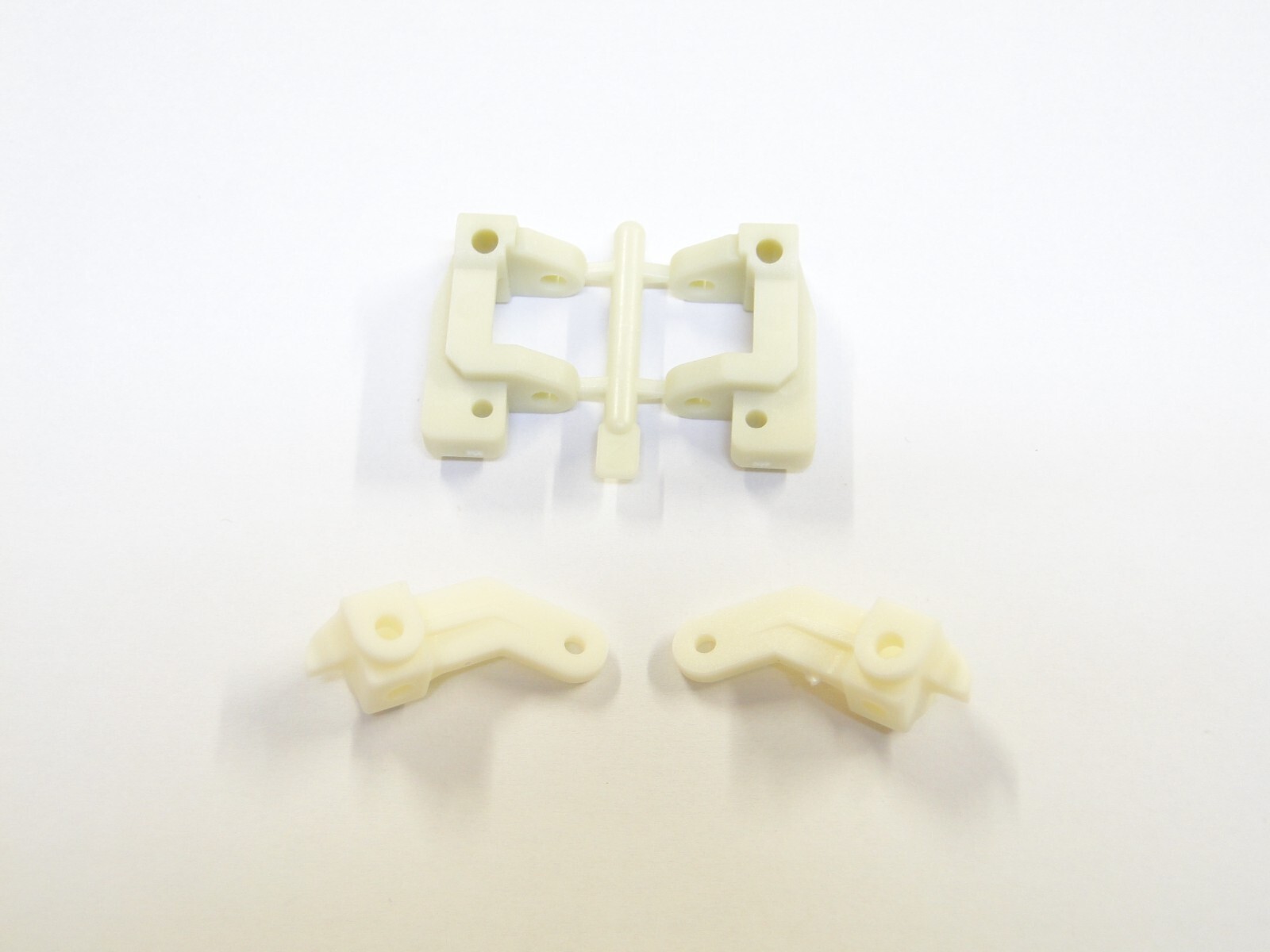 NEW ASSOCIATED RC10 89 MASAMI HIROSAKA EDITION Hub Carriers Front WC AM16