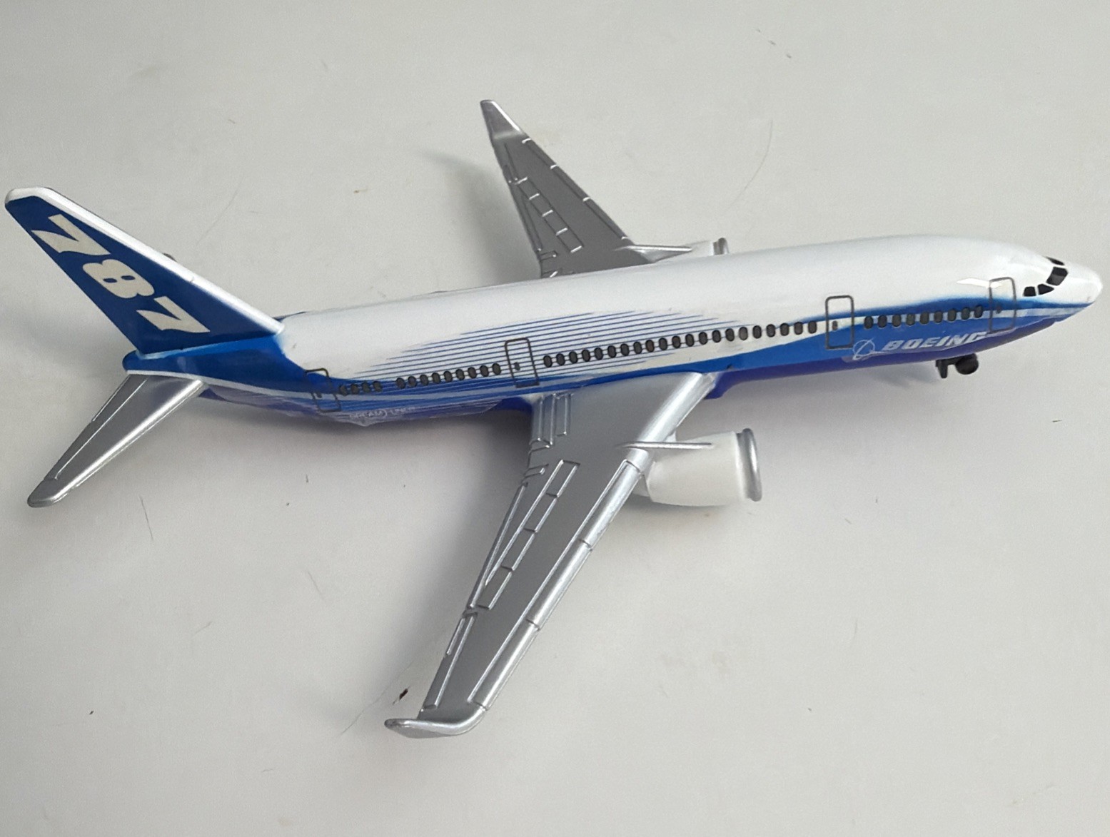 1:400 Scale Boeing Model 787 Dreamliner, Blue/White/Silver(New other please read