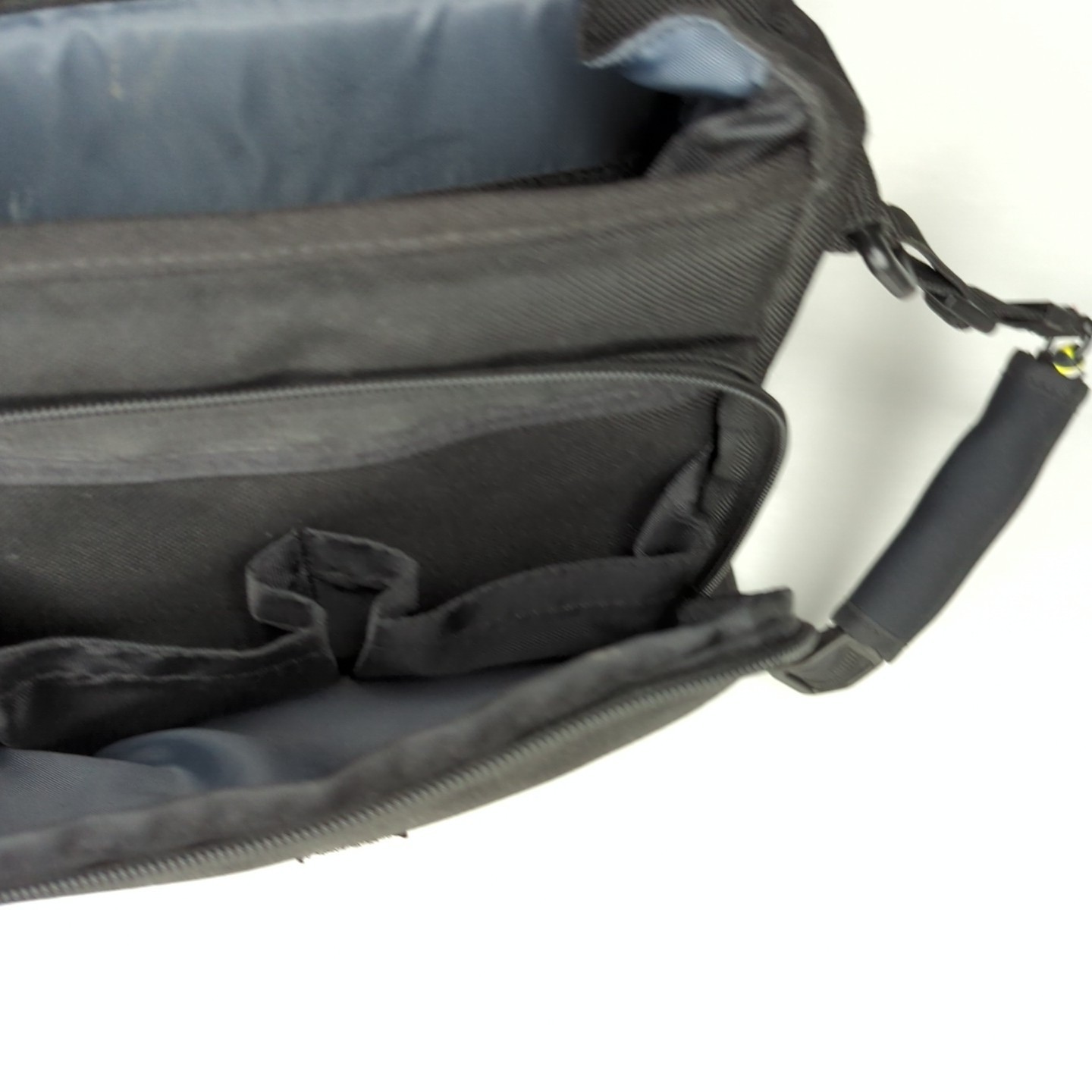 Tamrac 3536 Compact Messenger Camera Bag Black Foam Padded