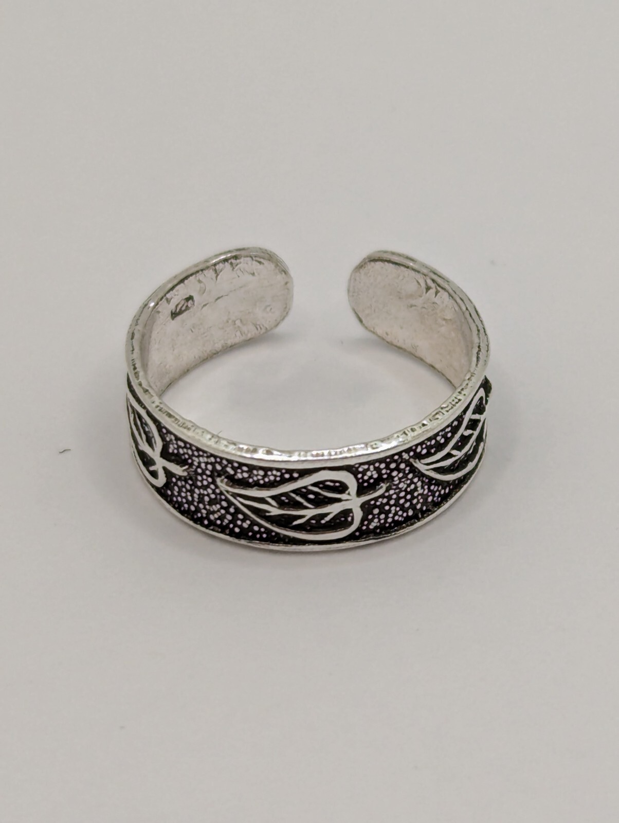 Sterling Silver Toe Ring Leaf Design. Nature Theme. Adjustable Size. 925 Silver.