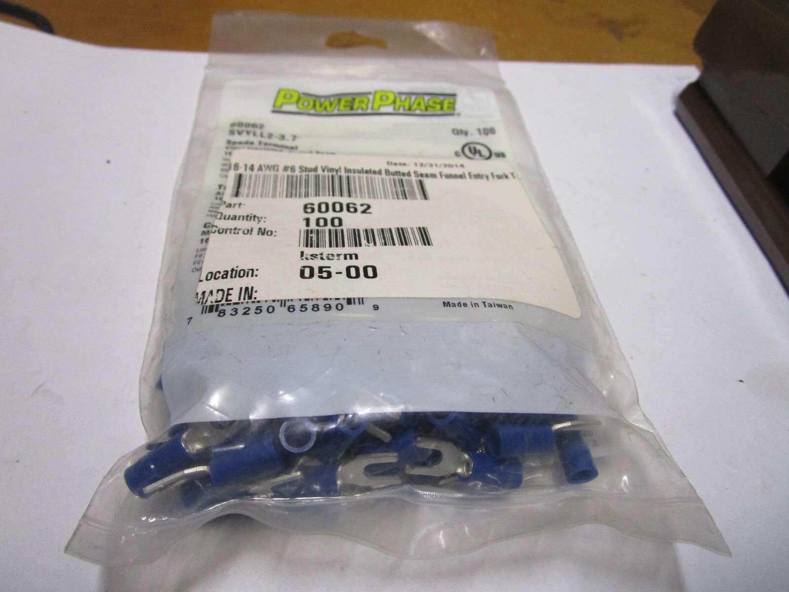 16-14 AWG 0.283" #6 Stud Vinyl Insulated Butted Seam Fork Terminal QTY 100