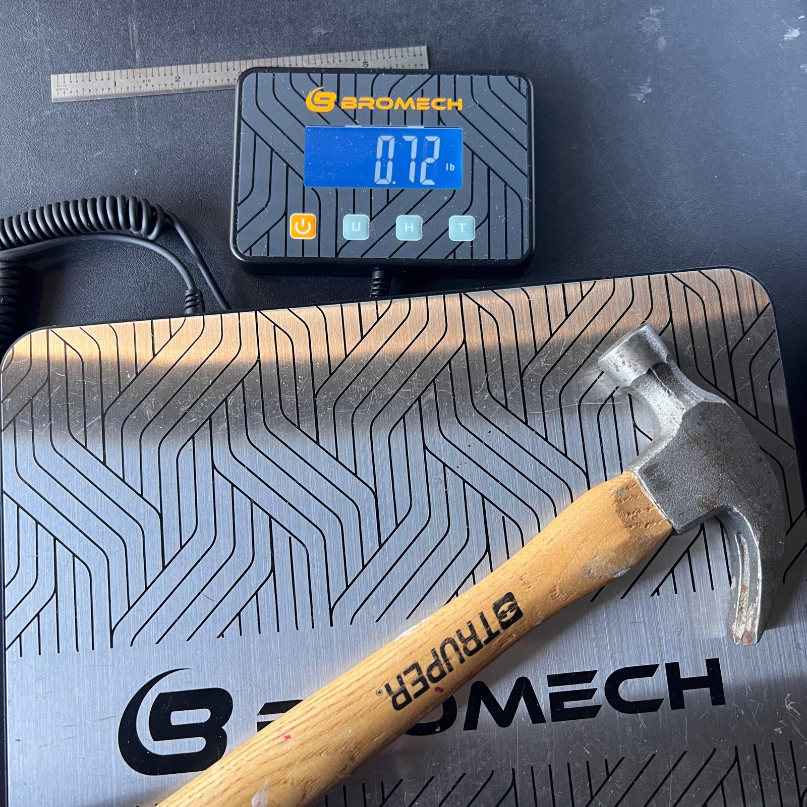 Truper Claw Hammer Wood Handle 0.72 Lb