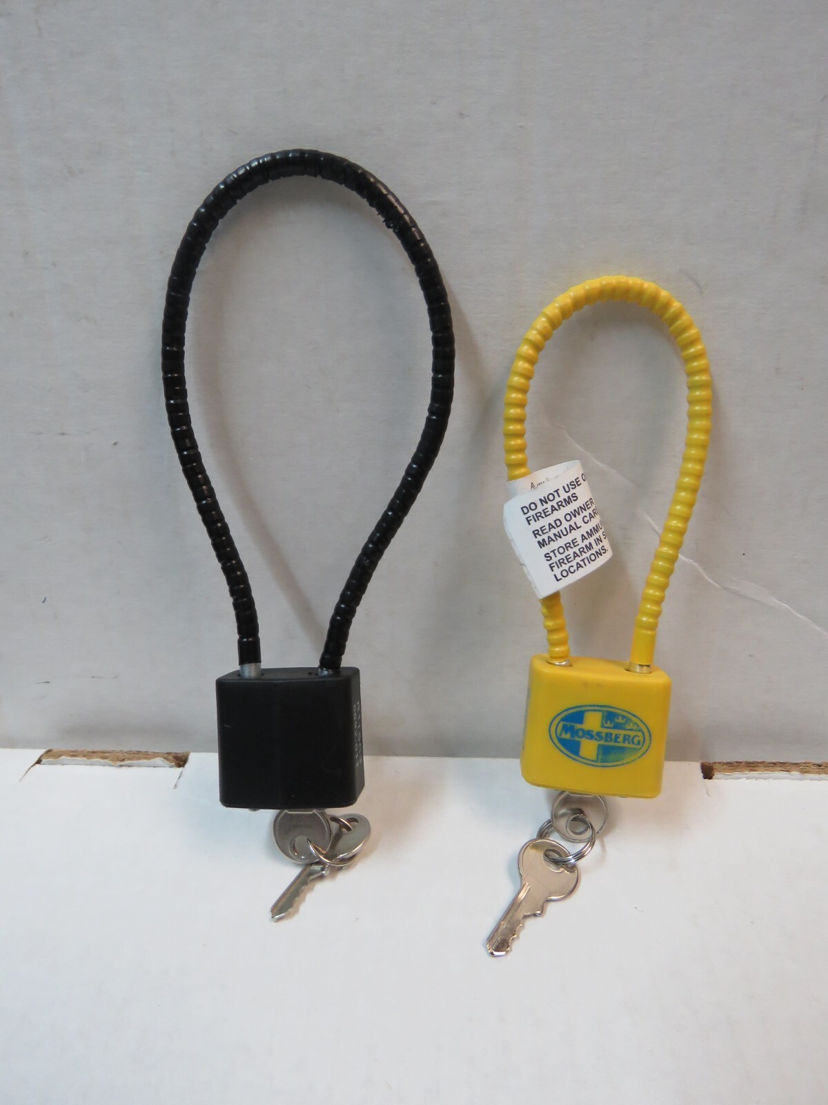 Mossberg Firearms Gun Cable Lock  Works with handguns, shotguns or rifles