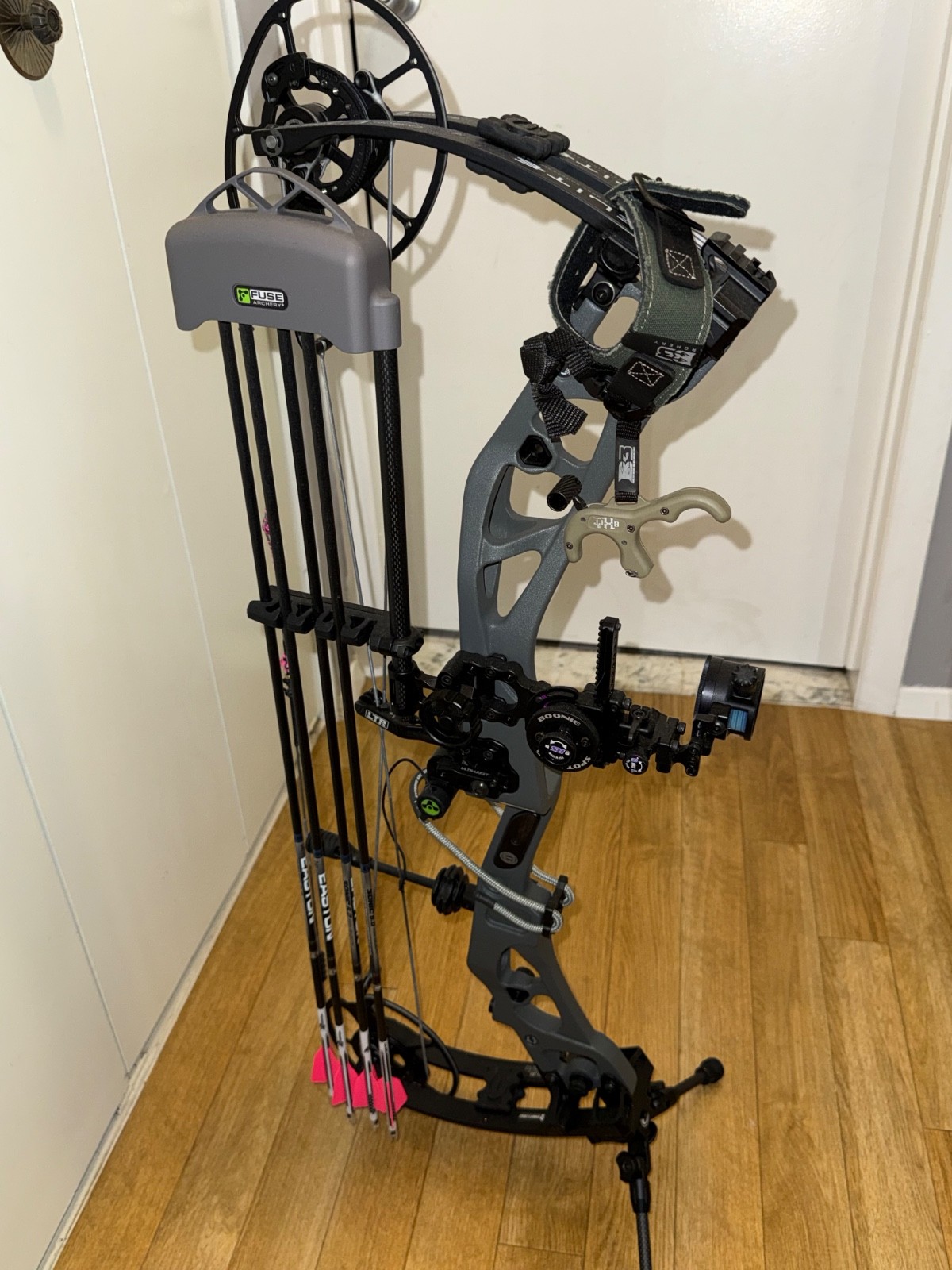 elite carbon eon RH 70 slate grey