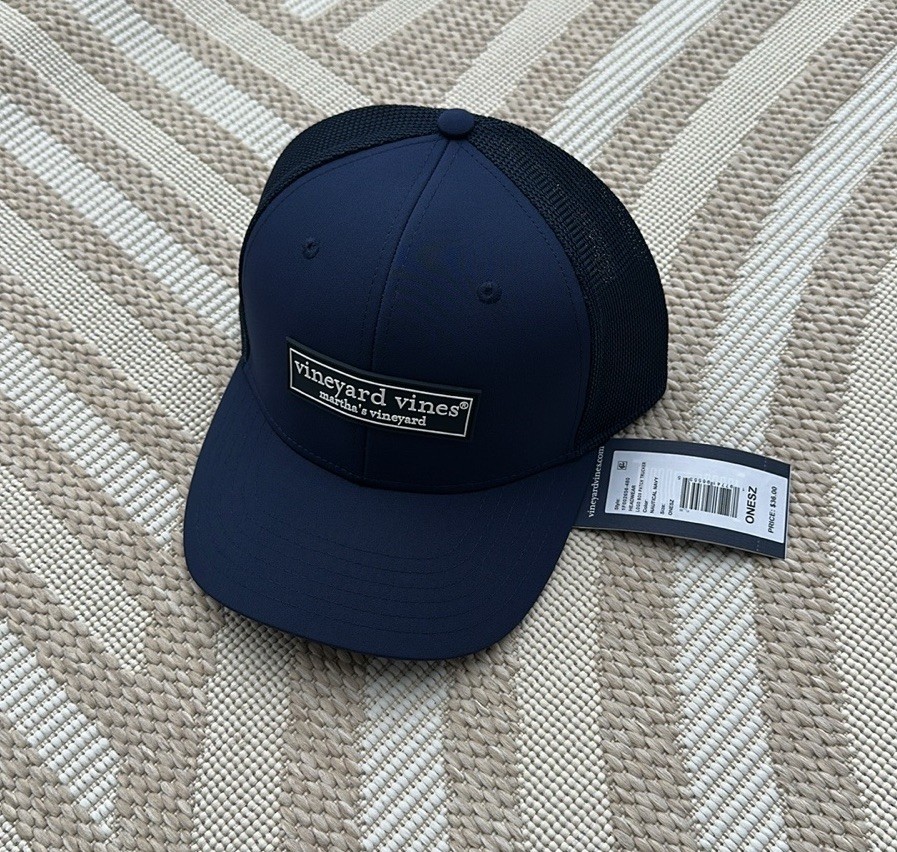 New vineyard vines Mens blue SnapBack trucker hat