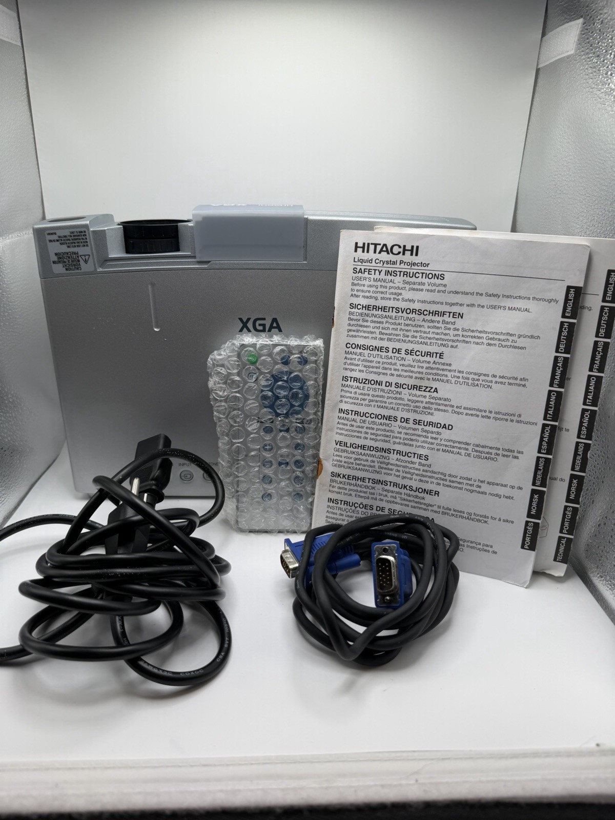 Hitachi CP-X275 LCD Projector