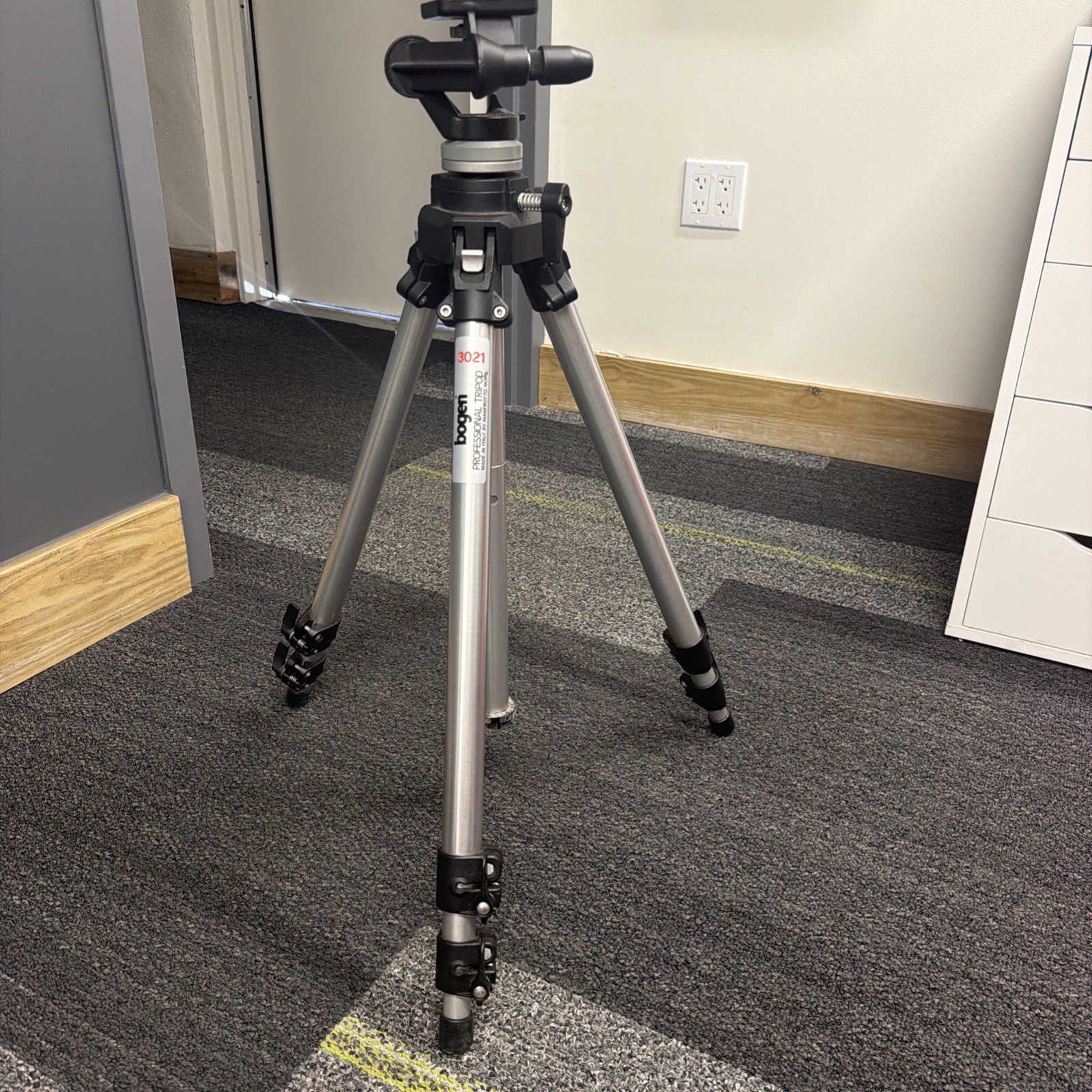 Manfrotto Bogen 3021 Tripod w/ Pan Tilt Head 3028 Made in Italy (with bag)