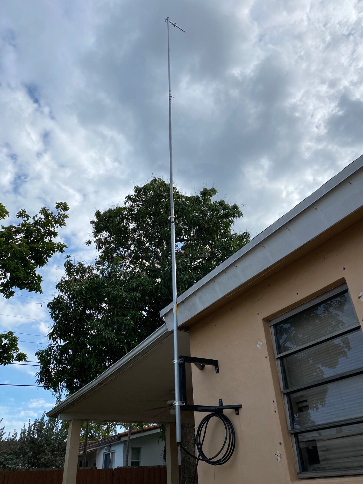 Helium Hotspot Antenna Bracket