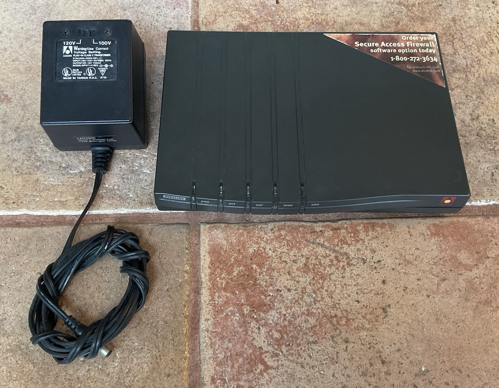 Ascend P130-ubri-L56 pipeline router ISDN 0710-0258-001 w/adapter