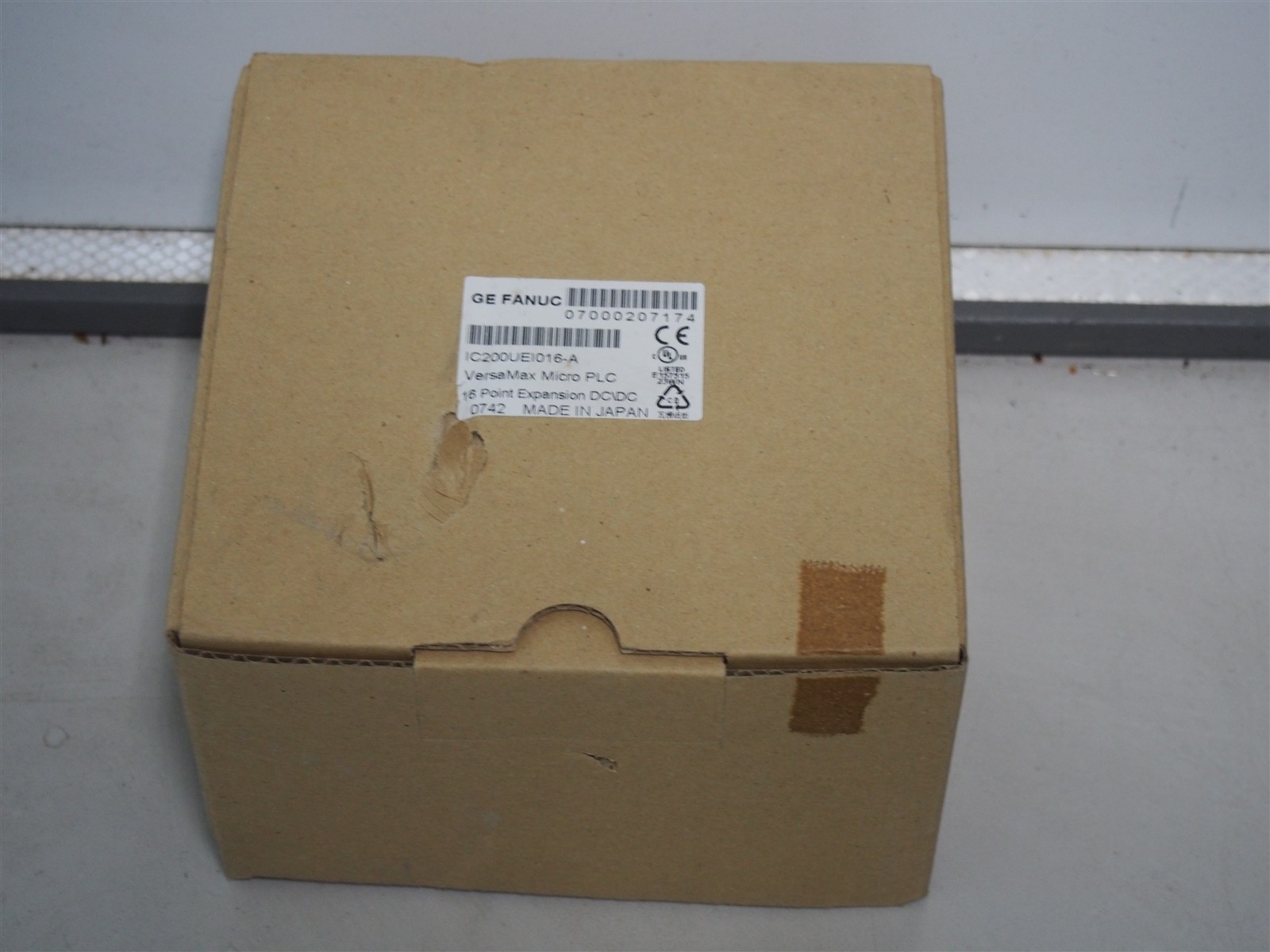 GE Fanuc IC200UEI016-A VersaMax Micro PLC 16 Point Expansion DC/DC Module