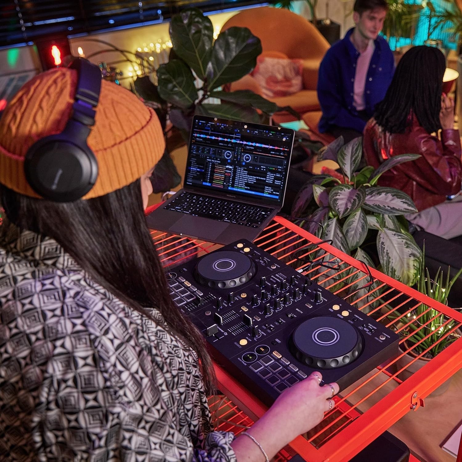 2-Channel DDJ- Controller - Mix Your Tracks with Professional Ease in Graphite