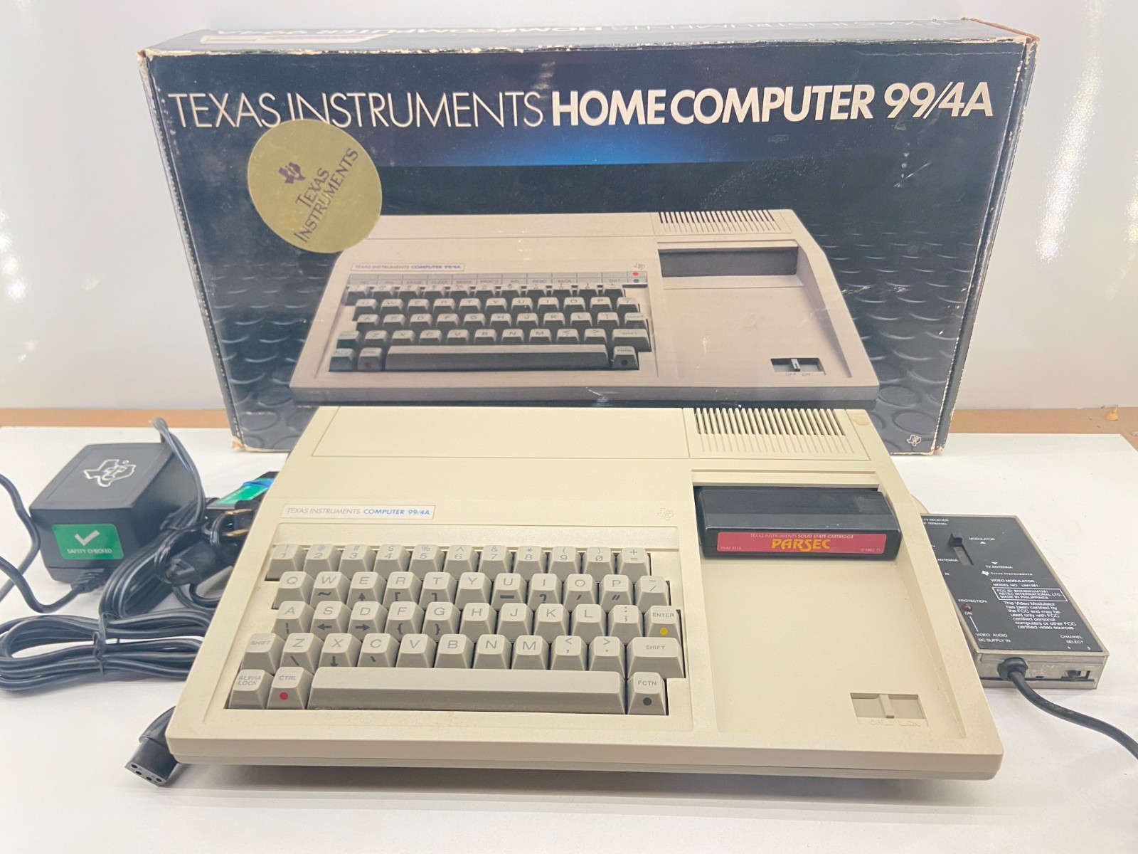🕹️ Vintage TI-99/4A Home Computer System ~ In Original Box ~ Tested/Works!