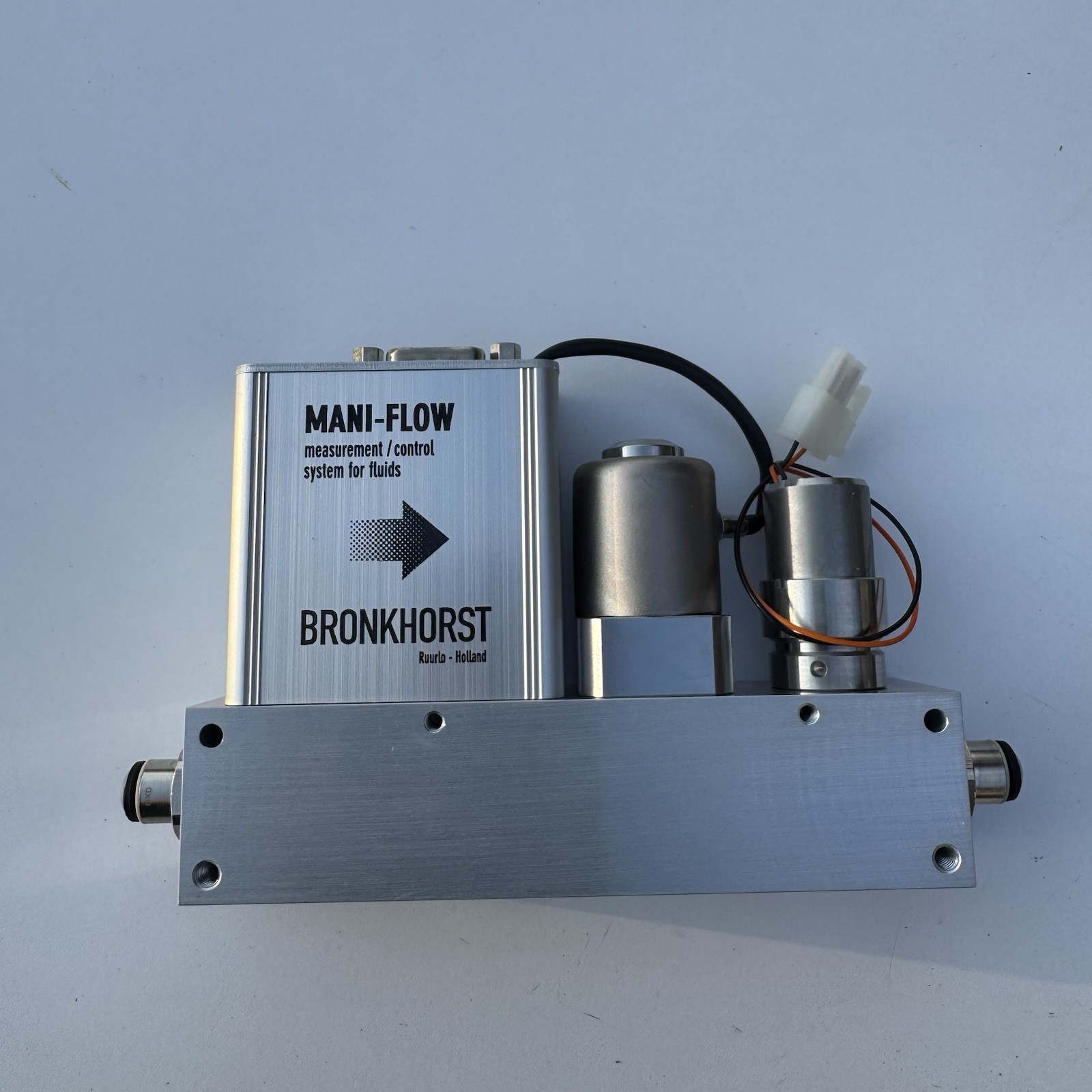 Bronkhorst THE-002F Mani-Flow Mass Flow Controller 200 ml/min N2 24V