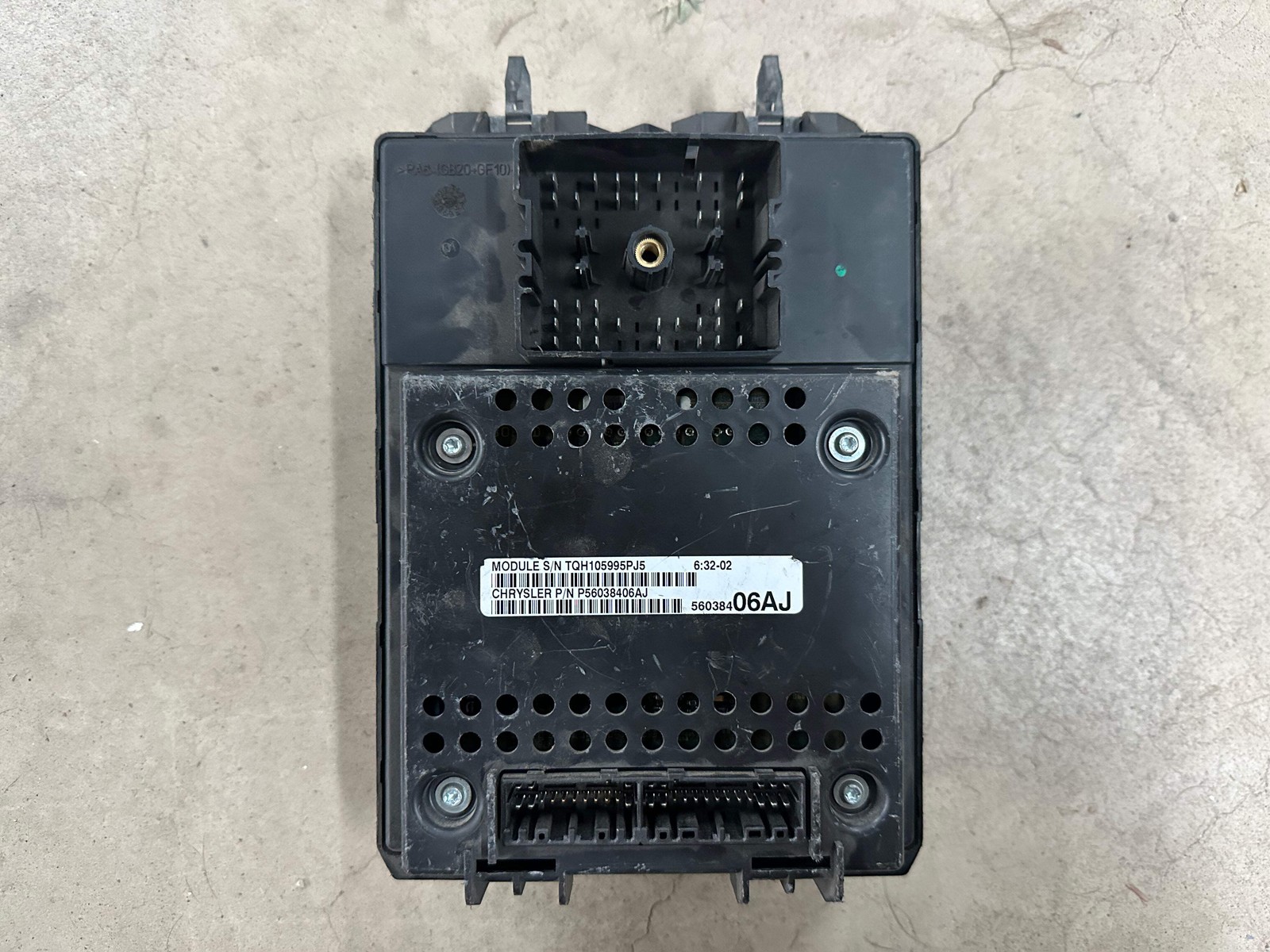 56038406AJ Grand Cherokee WJ 99-04 Body Control Module Fuse / Relay Box