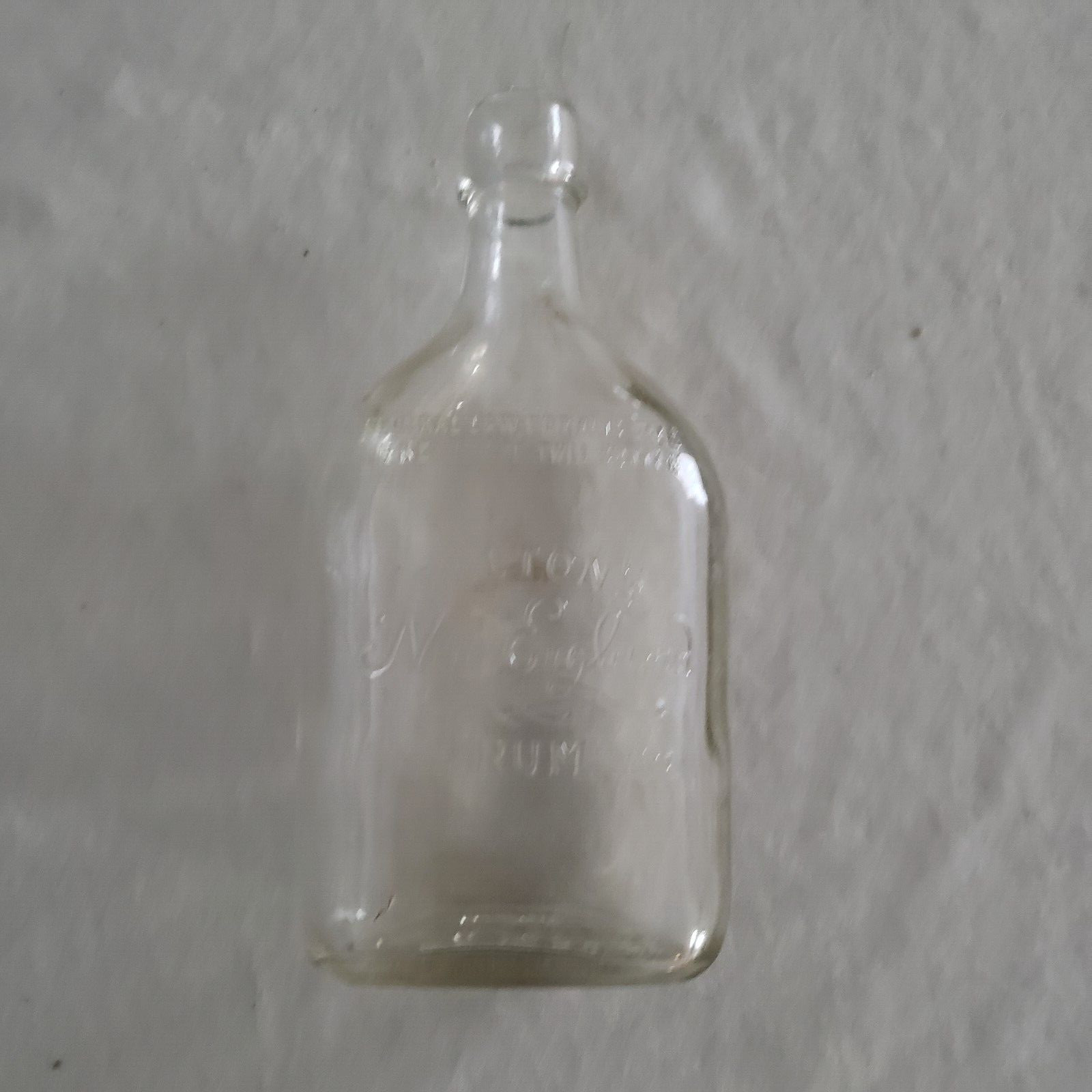 Vtg Felton's New England Rum 1 Pint Clear Glass Bottle "Embossed Since 1819"