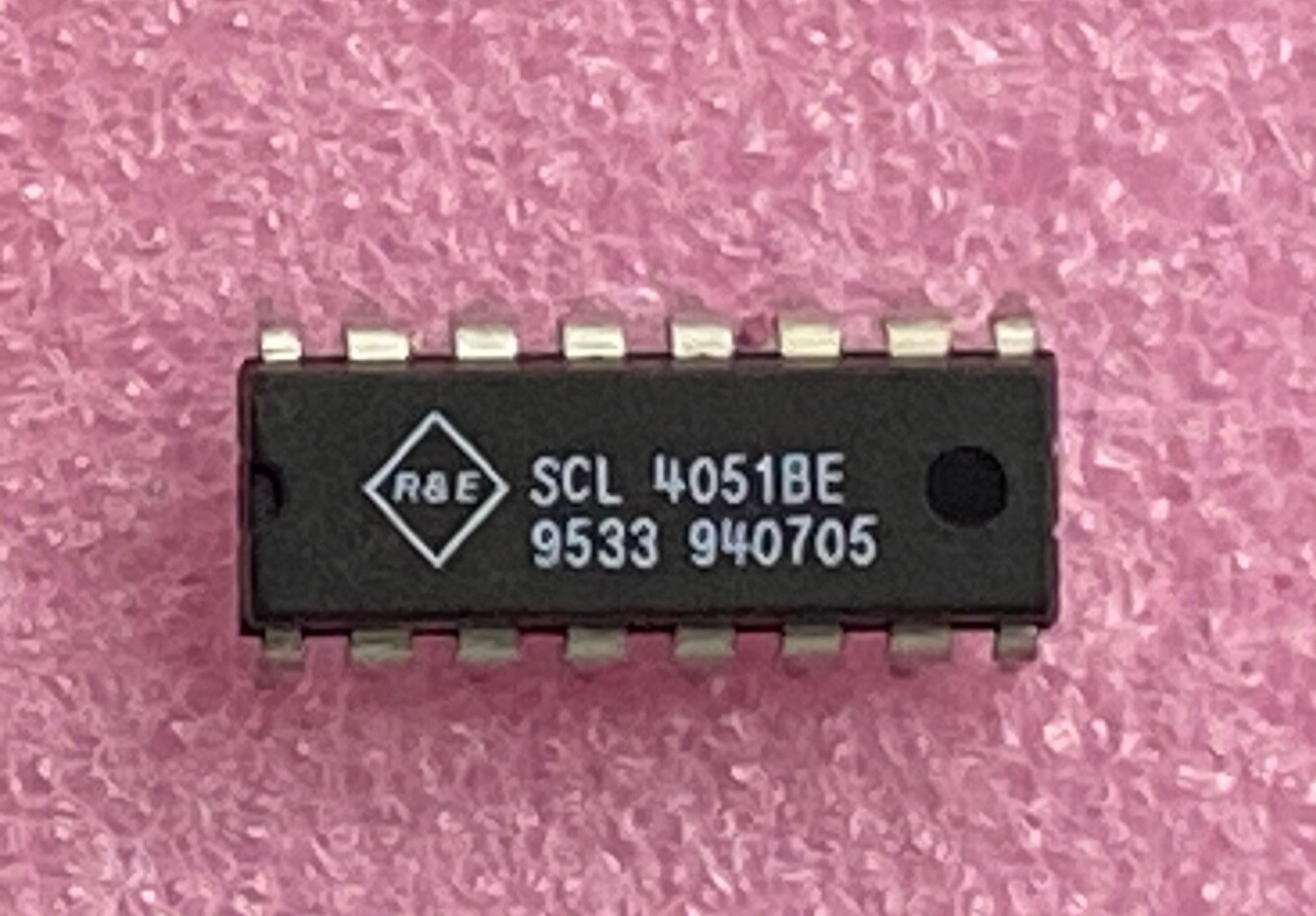 R&E Inter SCL4051BE Single 8-channel multiplexer /demultiplex Integrated Circuit
