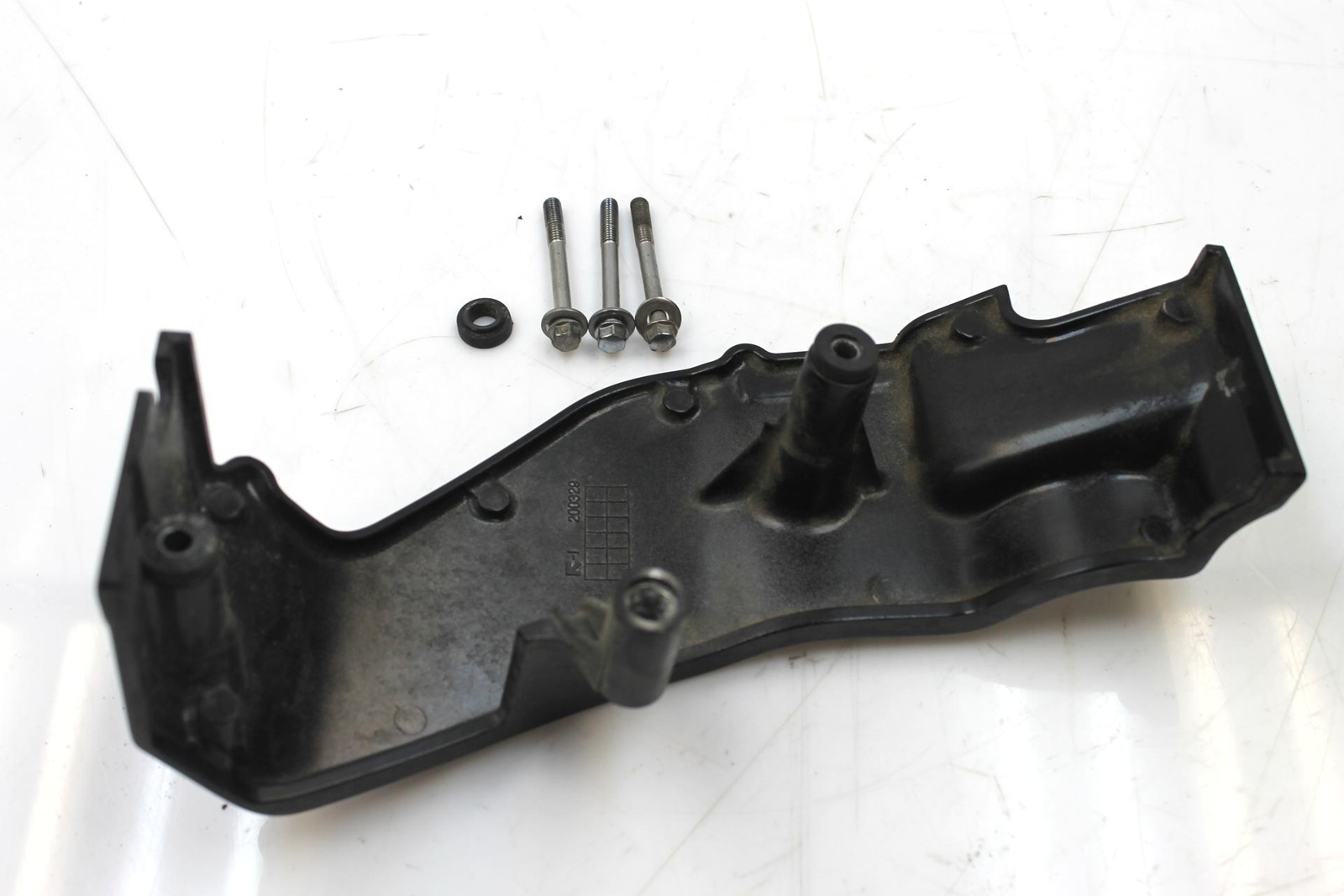 2006 SUZUKI BOULEVARD OEM LEFT ENGINE TRANSMISSION SPROCKET COVER