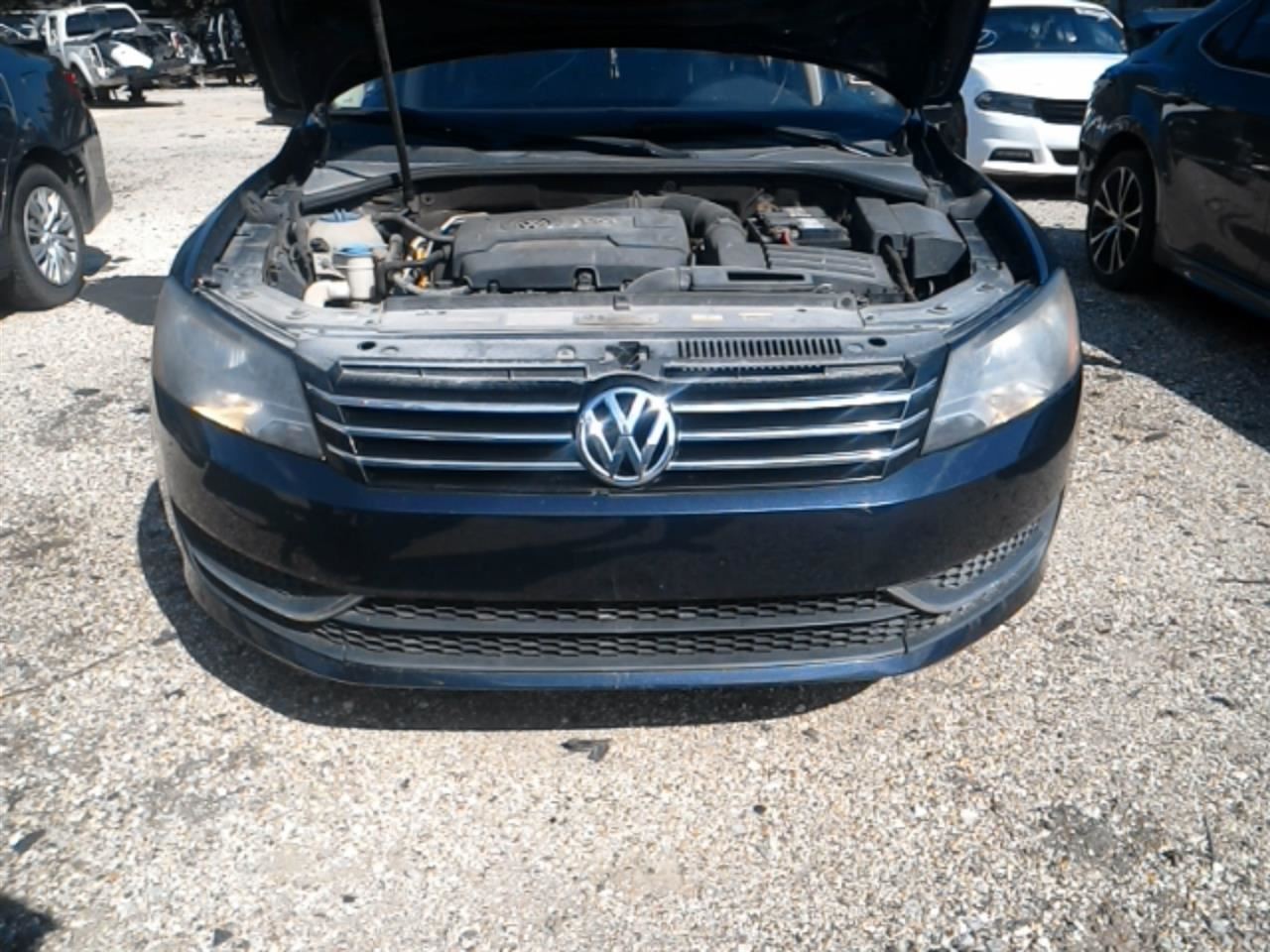 PASSAT    2014 Fuse Box Cabin 104889012