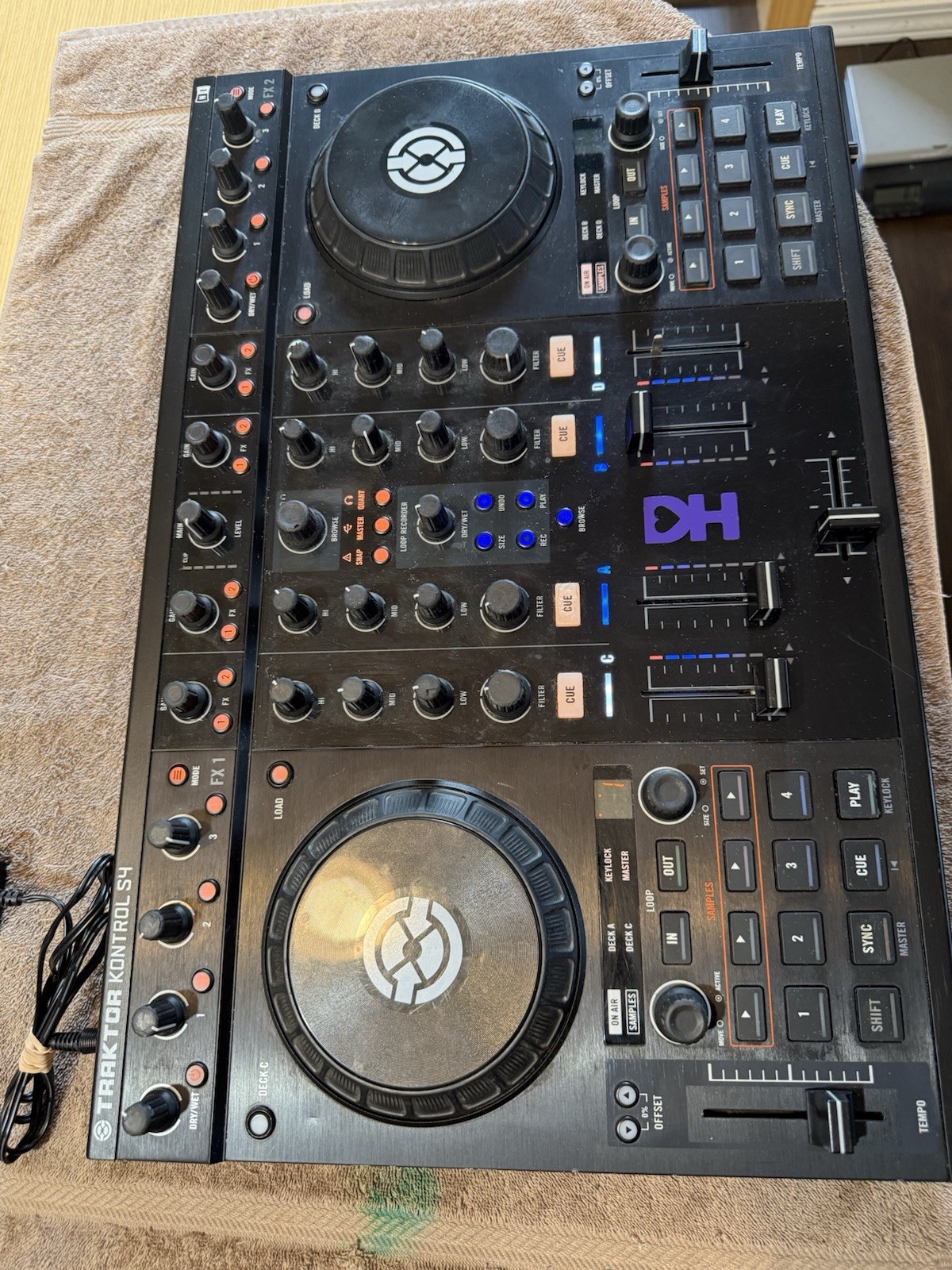 NATIVE INSTRUMENTS TRAKTOR KONTROL S4 DJ Controller NI Tractor Control