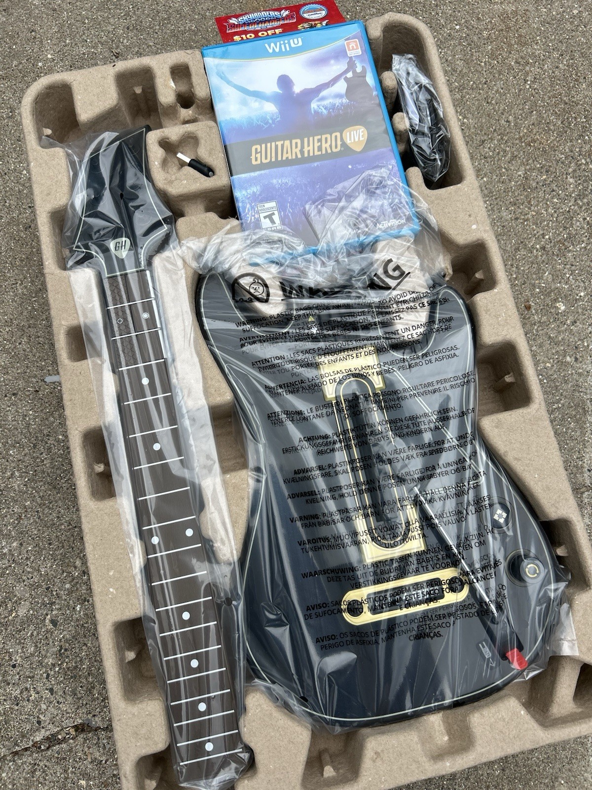 GUITAR HERO LIVE (Wii U, 2015) Deluxe Box Controller Bundle Open Box