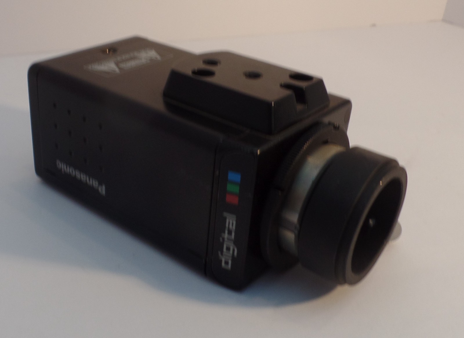 PANASONIC GP-KR222 DIGITAL COLOR CAMERA