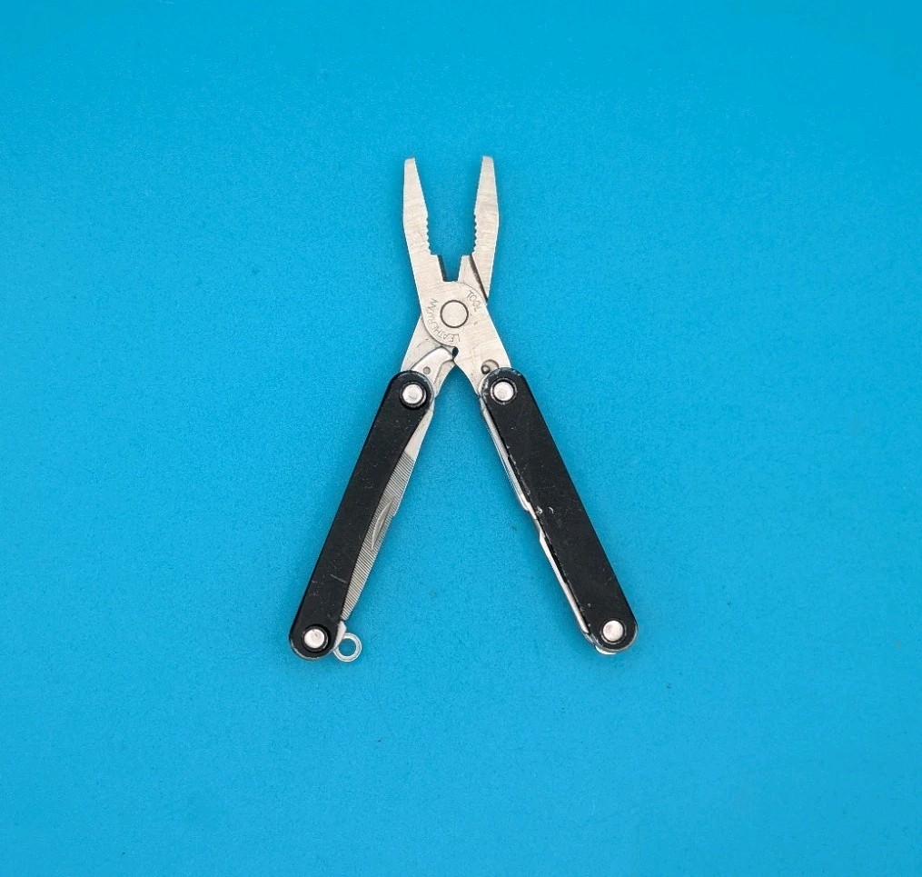 Leatherman SQUIRT PS4 Multi-Tool With Pliers Scissors Knife BLACK!