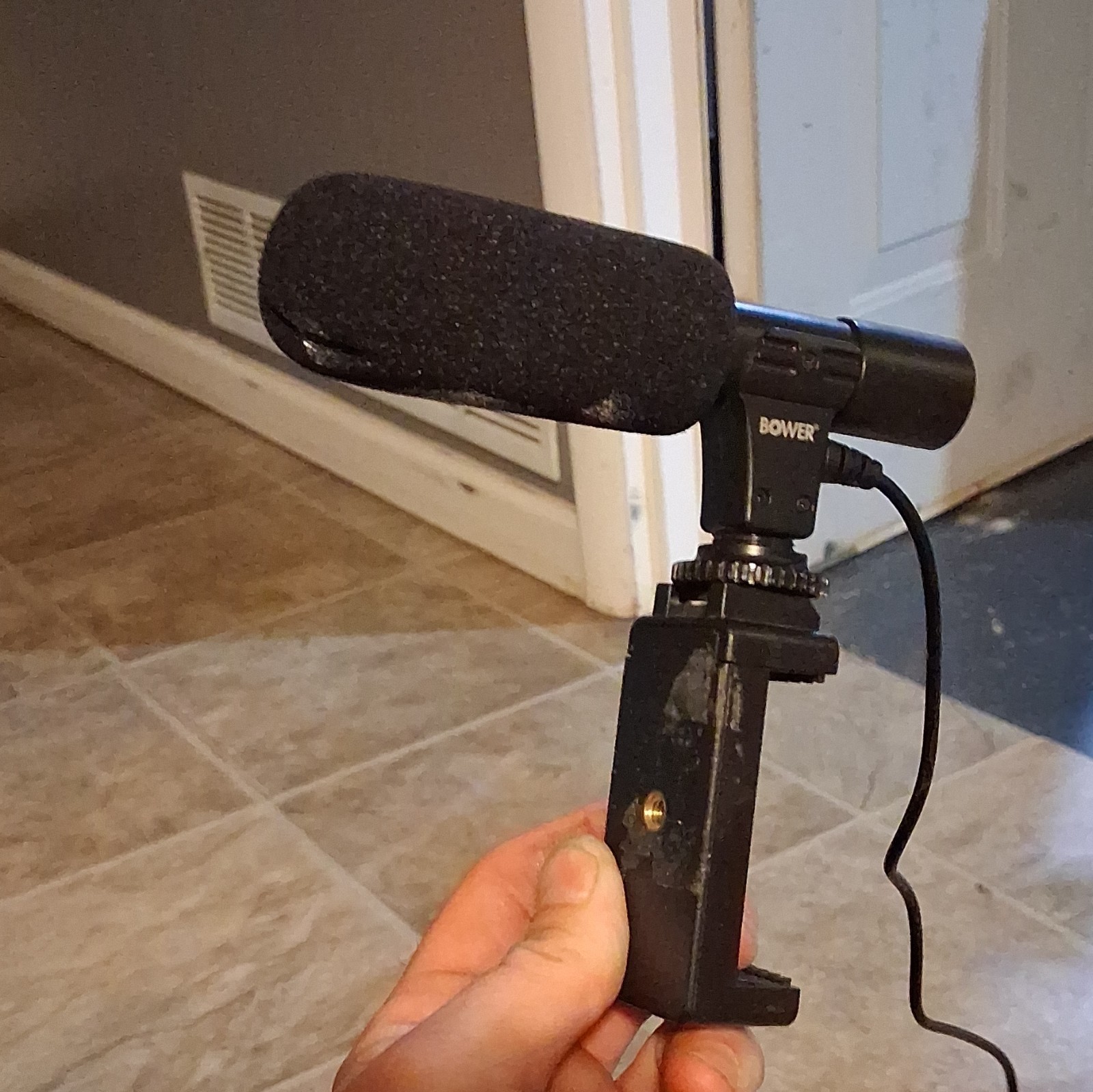 Bower MIC150 Shotgun On-Camera Microphone 3.5mm TRS Hot/Cold Shoe Mount
