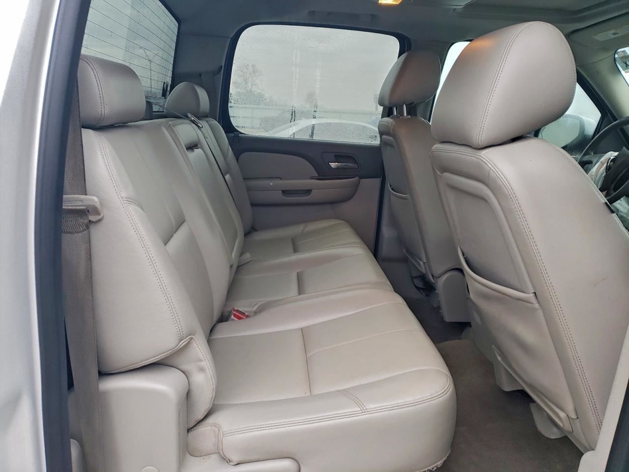 SILVRDO15 2013 Glove Box 4958389