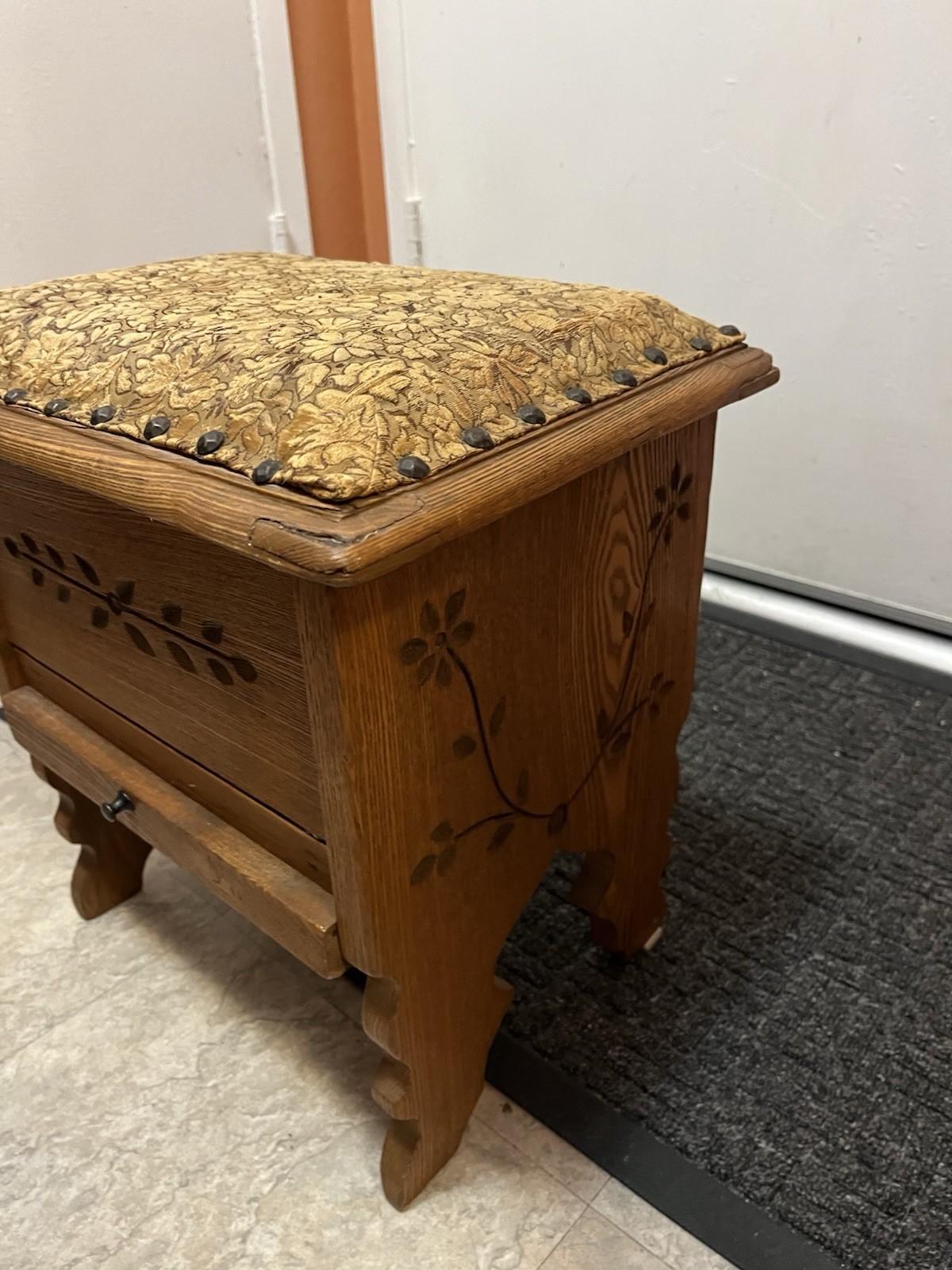 Solid Carved Wood Shoe Shine Box / Bench / Footstool (FS54) (VB-14)