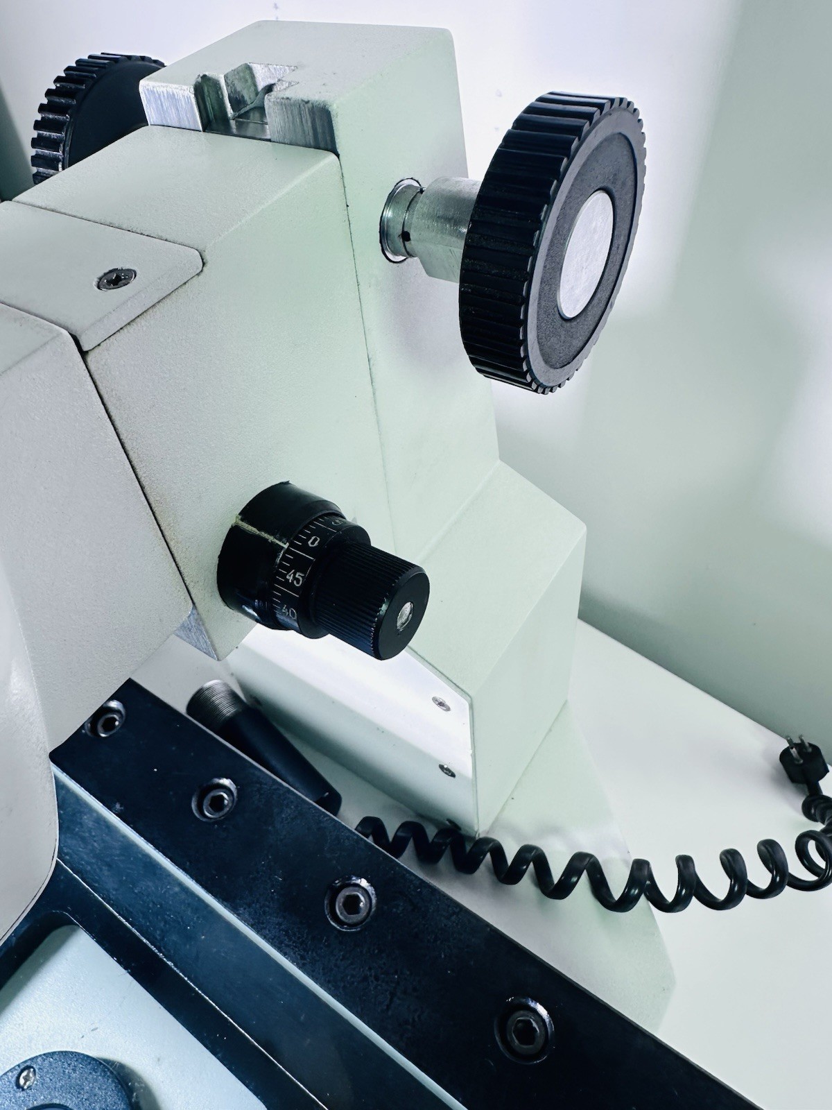 Mitutoyo TM-505 Toolmakers Microscope | 15X Eyepiece| Working |Stage Micrometers