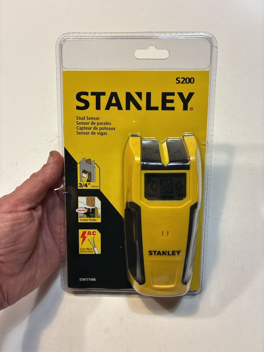 Stanley S200 Stud Sensor 200 with Live Wire Detection STHT77406