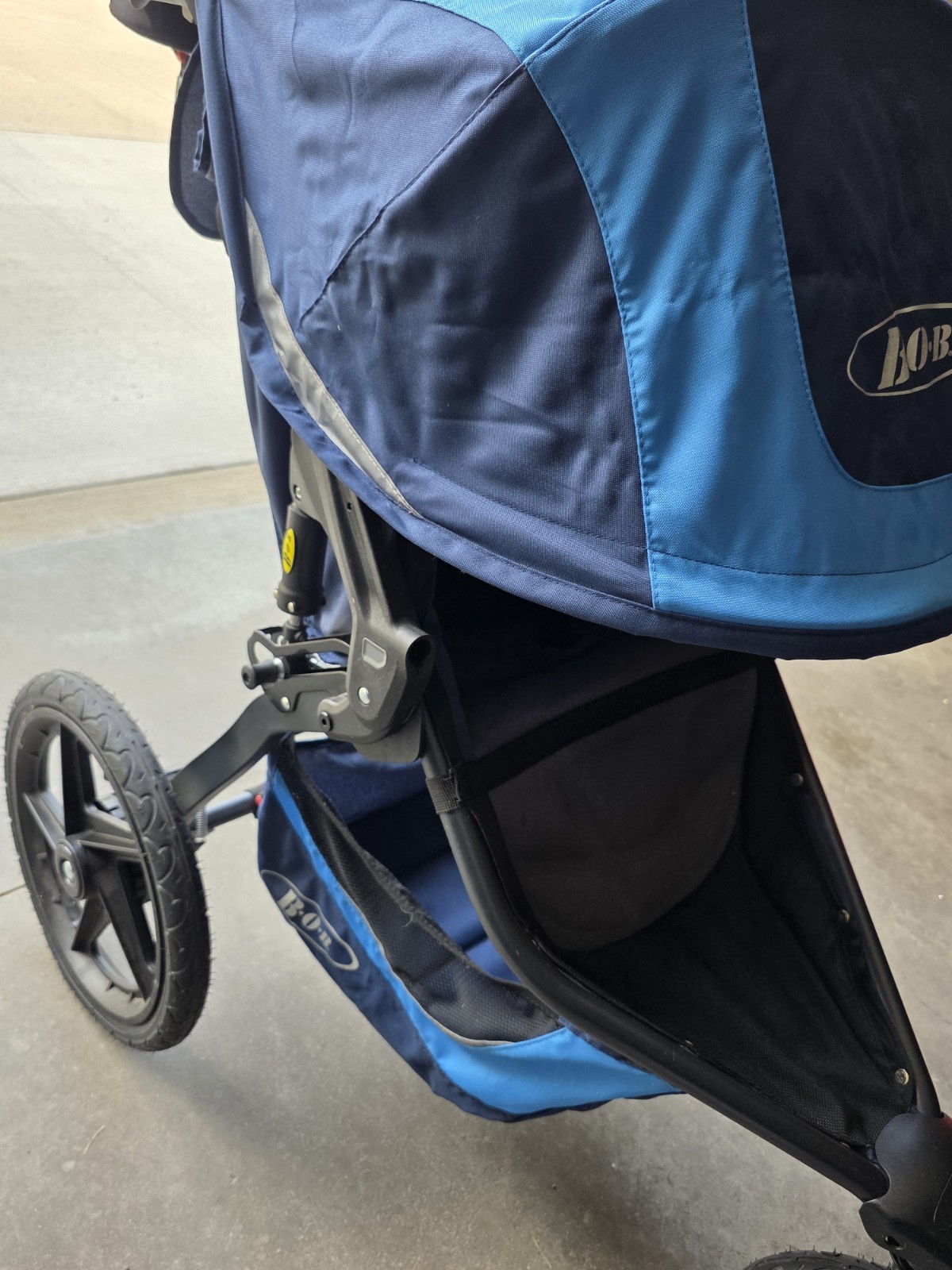 BOB Revolution Flex 3.0 Jogging Stroller, Blue , Handlebar Console and Tire Pump