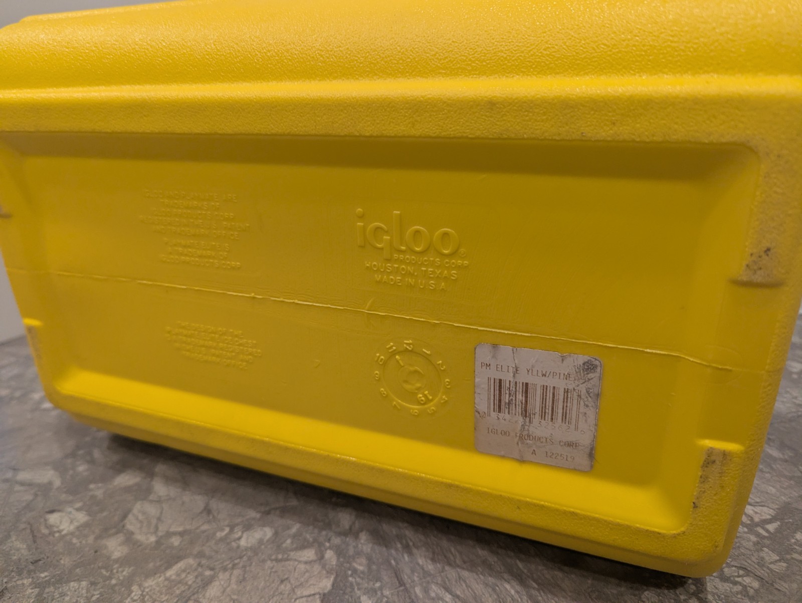 Vintage Igloo Playmate Elite Yellow Pineapple Cooler- MINT