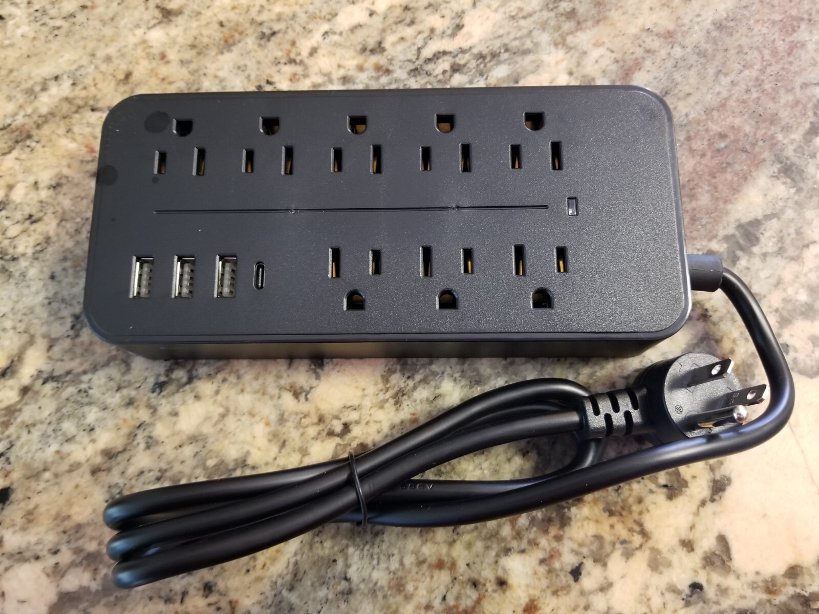 NEW POWER STRIP WITH 8 OUTLETS AND 3 USB PORTS FREE SHIPPING