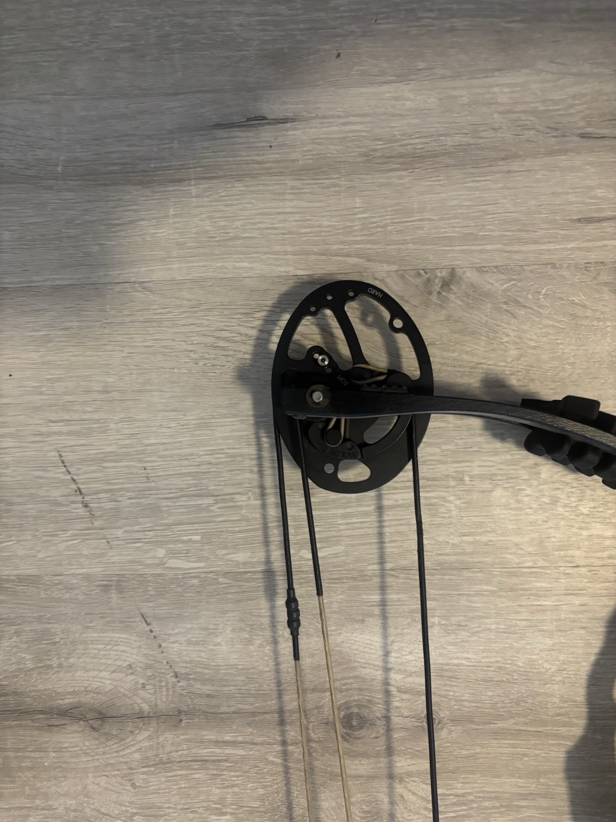 Hoyt Invicta 40 LH Compound Bow - Grey, 60 pound limbs, 29 inch draw